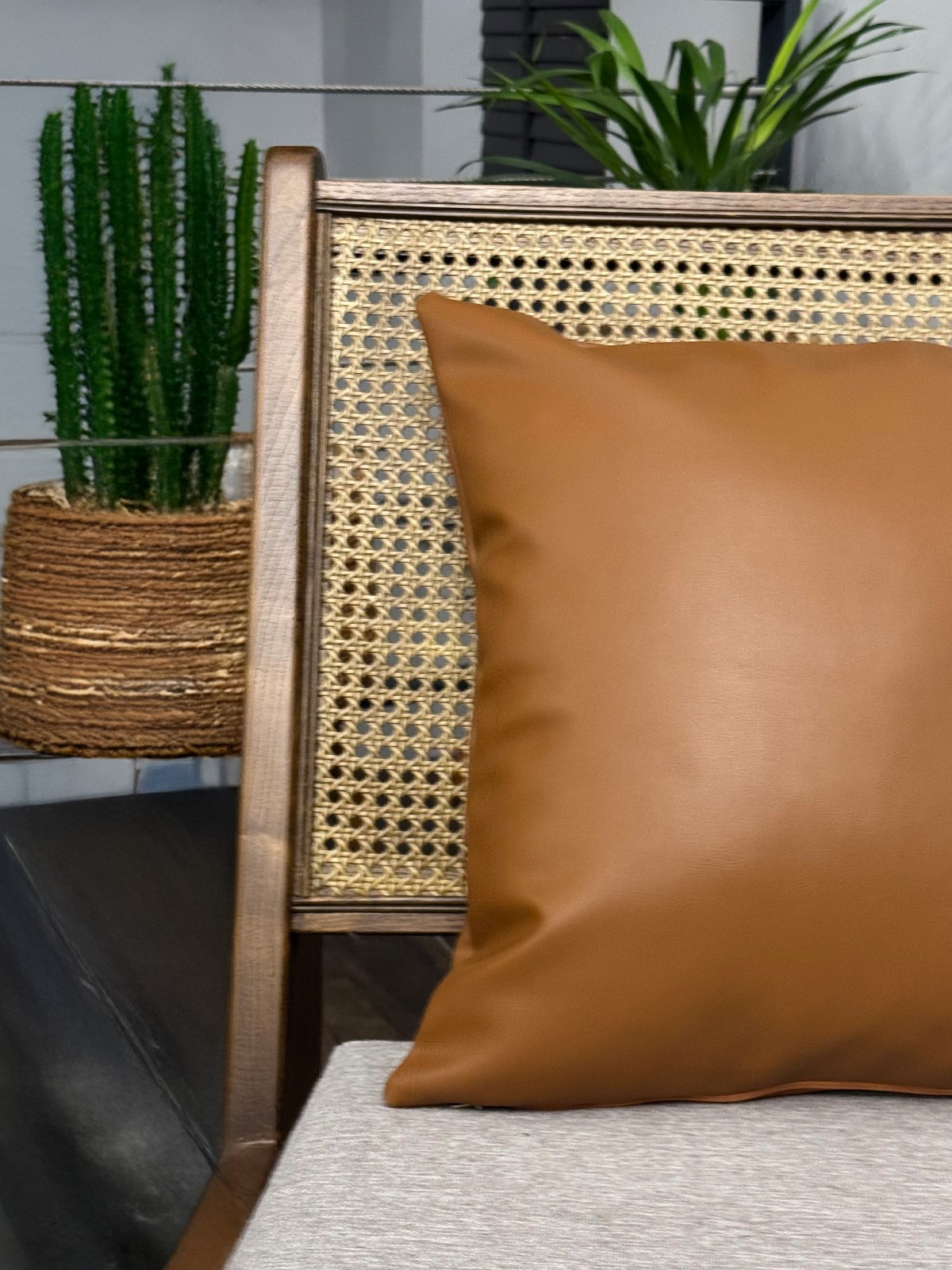 Solid Taba Basic Parlak Suni Deri Kare Dekoratif Kırlent Kılıfı 45x45cm