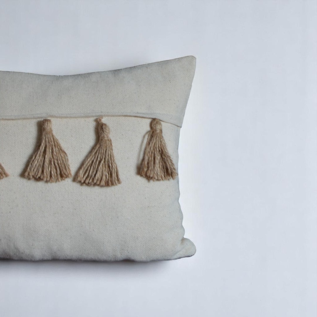 Romance Keten Jüt Püsküllü Kırlent Kılıfı 50x30cm - Krem
