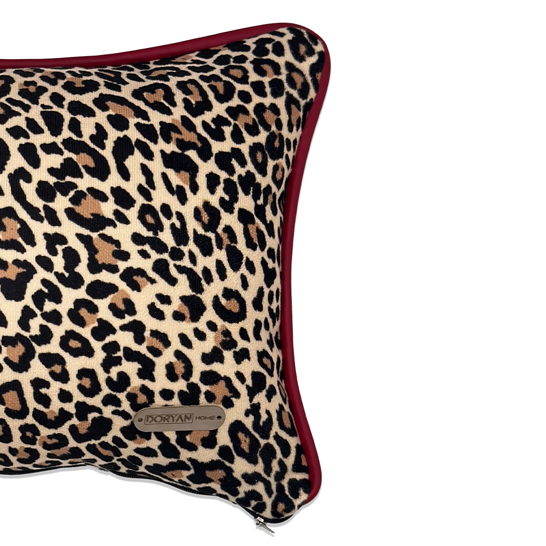Jasmin Spot - Kırmızı Deri Biye Detaylı Leopar Desenli Kırlent Kılıfı - 50x40cm