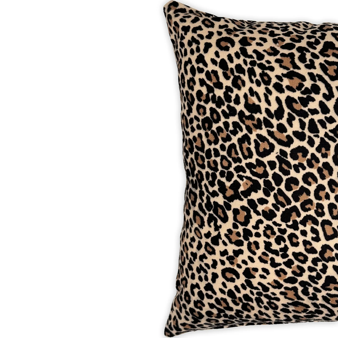 Leopar Bej Süet Dijital Baskılı Kare Dekoratif Kırlent Kılıfı - Çift Taraflı Bej 45x45cm