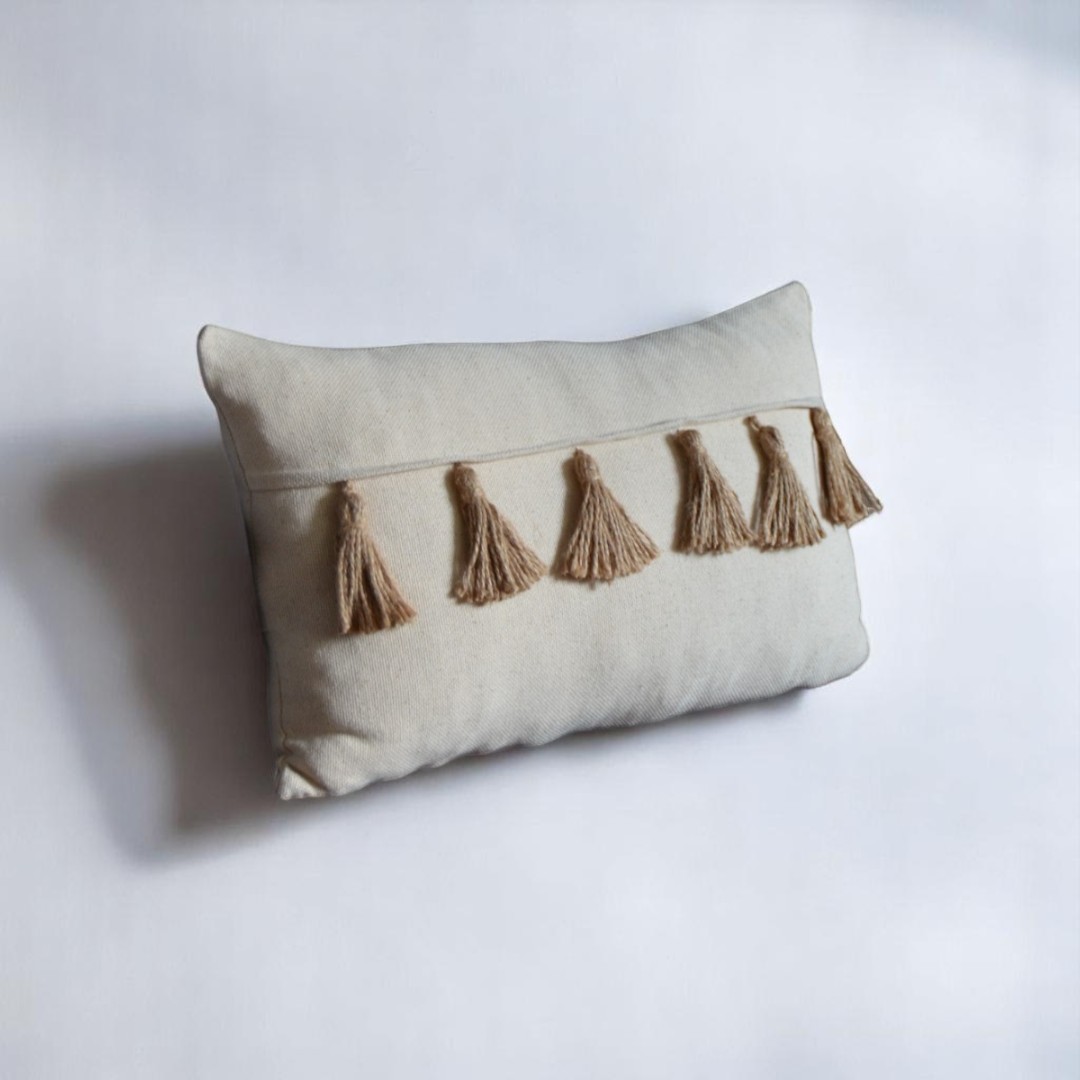 Romance Keten Jüt Püsküllü Kırlent Kılıfı 50x30cm - Krem