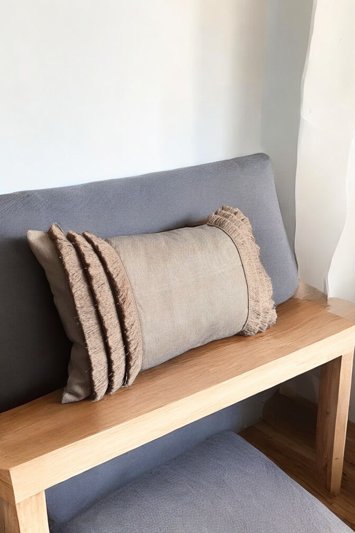 Vera Keten Döşemelik Kumaş Püskül Fırfır Detaylı Krem Dikdörtgen Dekoratif Kırlent Kılıfı 60x35cm