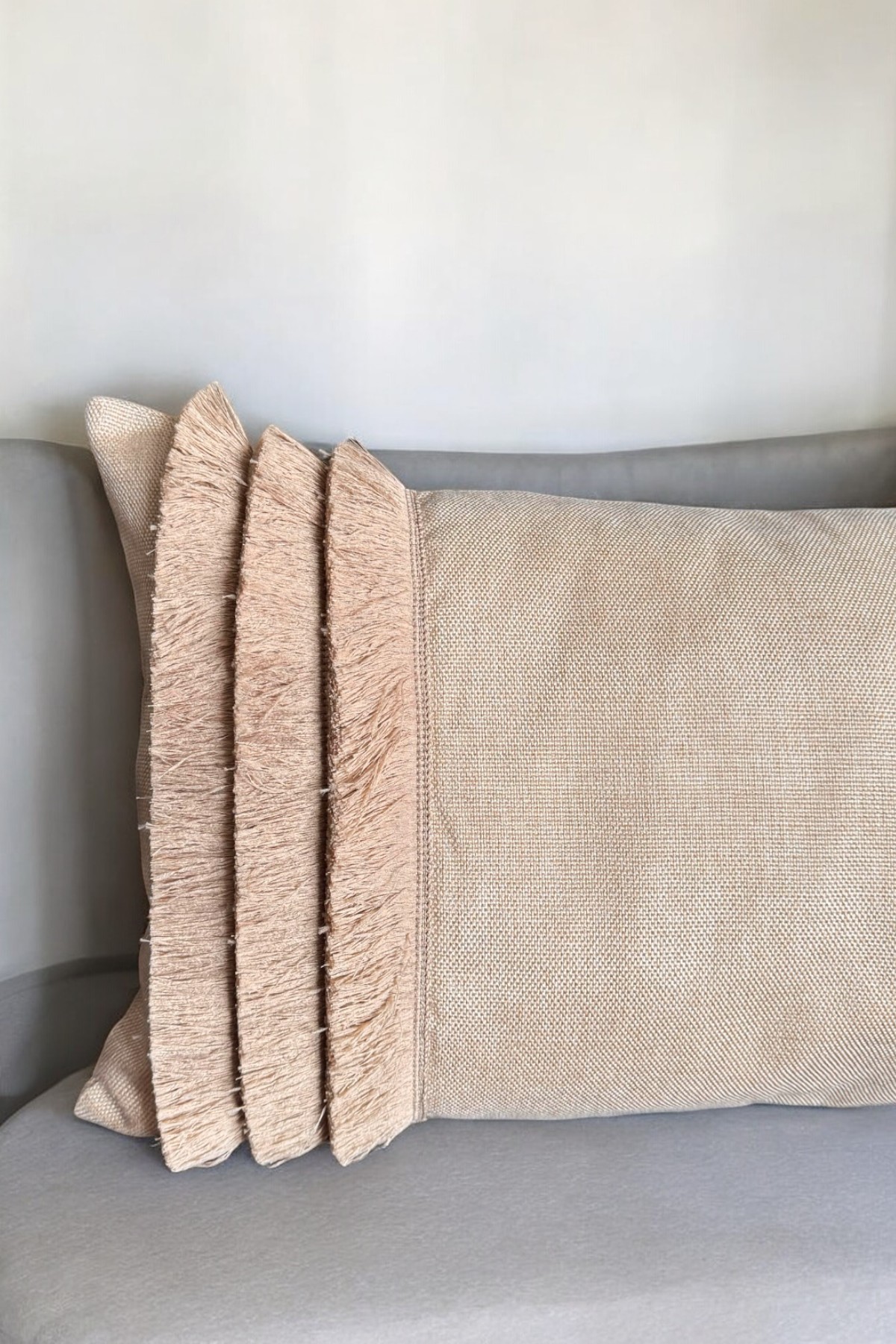 Vera Keten Döşemelik Kumaş Püskül Fırfır Detaylı Krem Dikdörtgen Dekoratif Kırlent Kılıfı 60x35cm