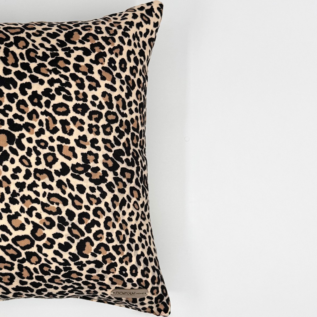 Leopar Bej Süet Dijital Baskılı Kare Dekoratif Kırlent Kılıfı - Çift Taraflı Bej Renk 45x45