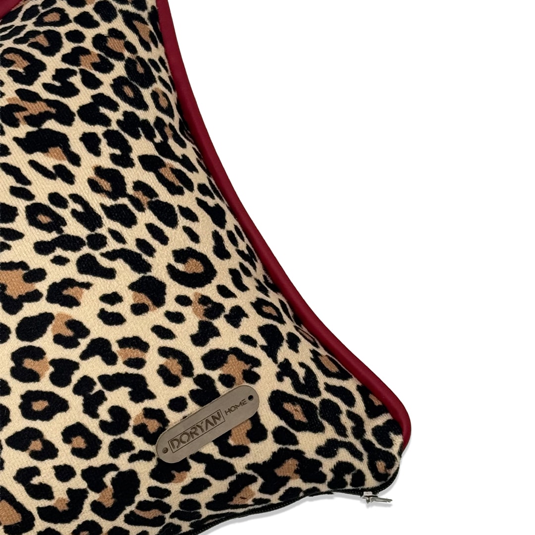 Jasmin Spot - Kırmızı Deri Biye Detaylı Leopar Desenli Kırlent Kılıfı - 50x40cm