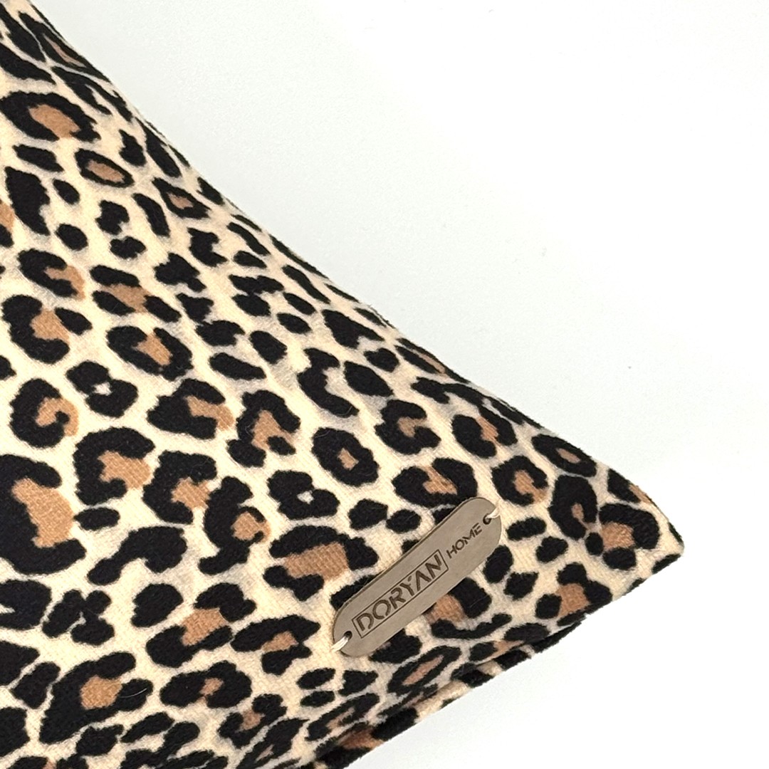 Leopar Bej Süet Dijital Baskılı Dikdörtgen Dekoratif Kırlent Kılıfı - Çift Taraflı Bej Renk 50x35