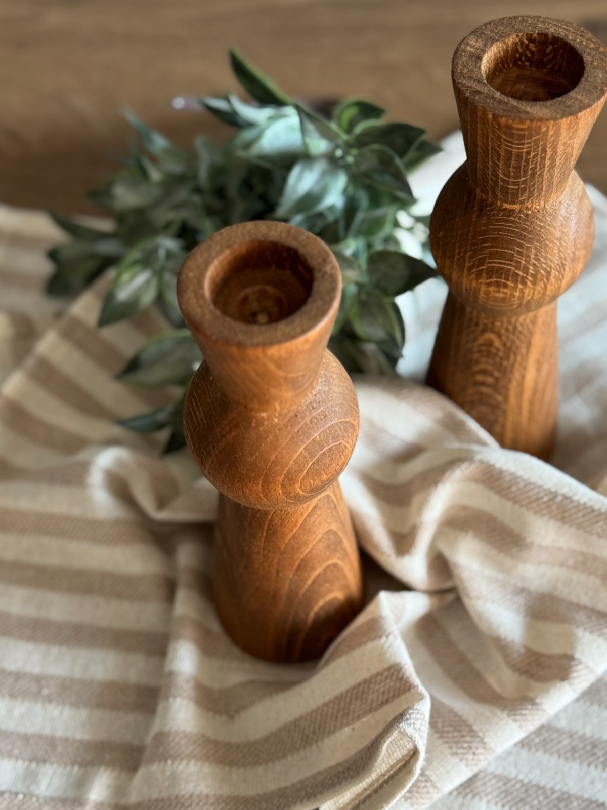 Dark Wallnut Wood Ahşap Dekoratif 2'li Set Mumluk Şamdan Aksesuar Yükseklik:18cm Mum Çap:3cm