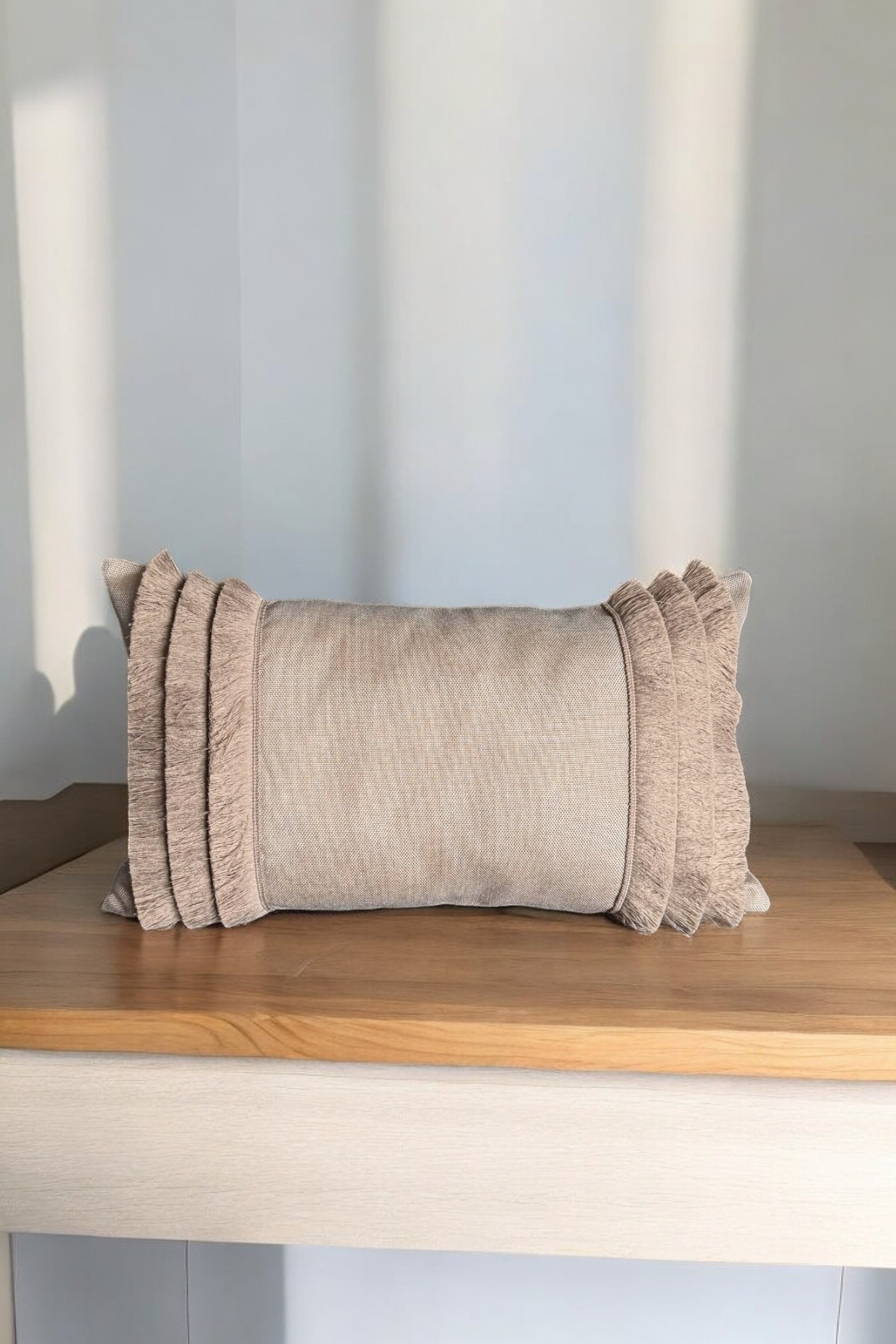 Vera Keten Döşemelik Kumaş Püskül Fırfır Detaylı Krem Dikdörtgen Dekoratif Kırlent Kılıfı 60x35cm
