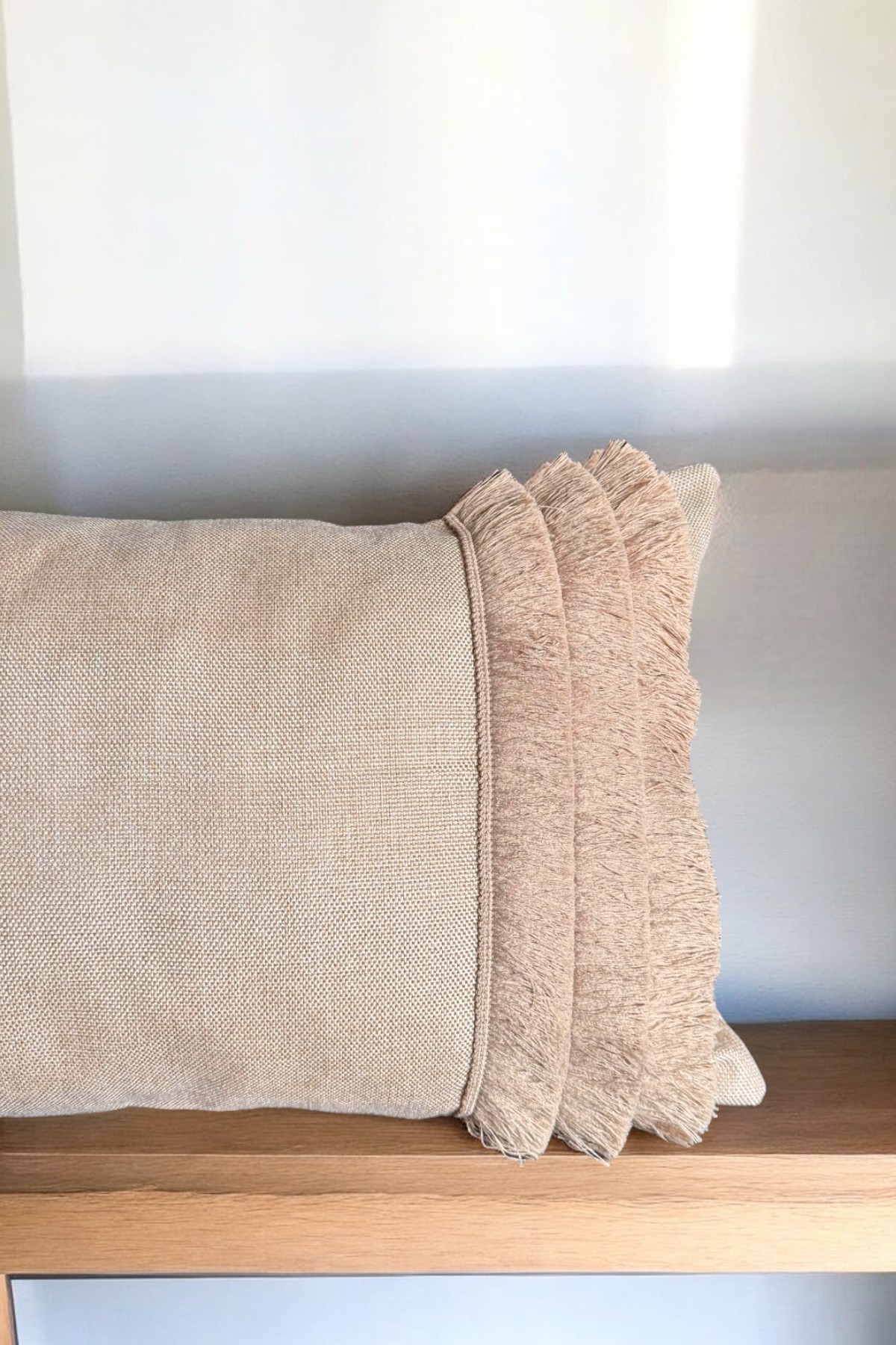 Vera Keten Döşemelik Kumaş Püskül Fırfır Detaylı Krem Dikdörtgen Dekoratif Kırlent Kılıfı 60x35cm