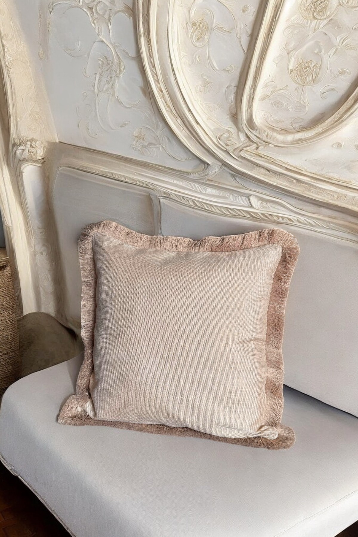 Vera Basic Keten Döşemelik Kumaş Püskül Fırfır Detaylı Krem Kare Kırlent Kılıfı 45x45cm