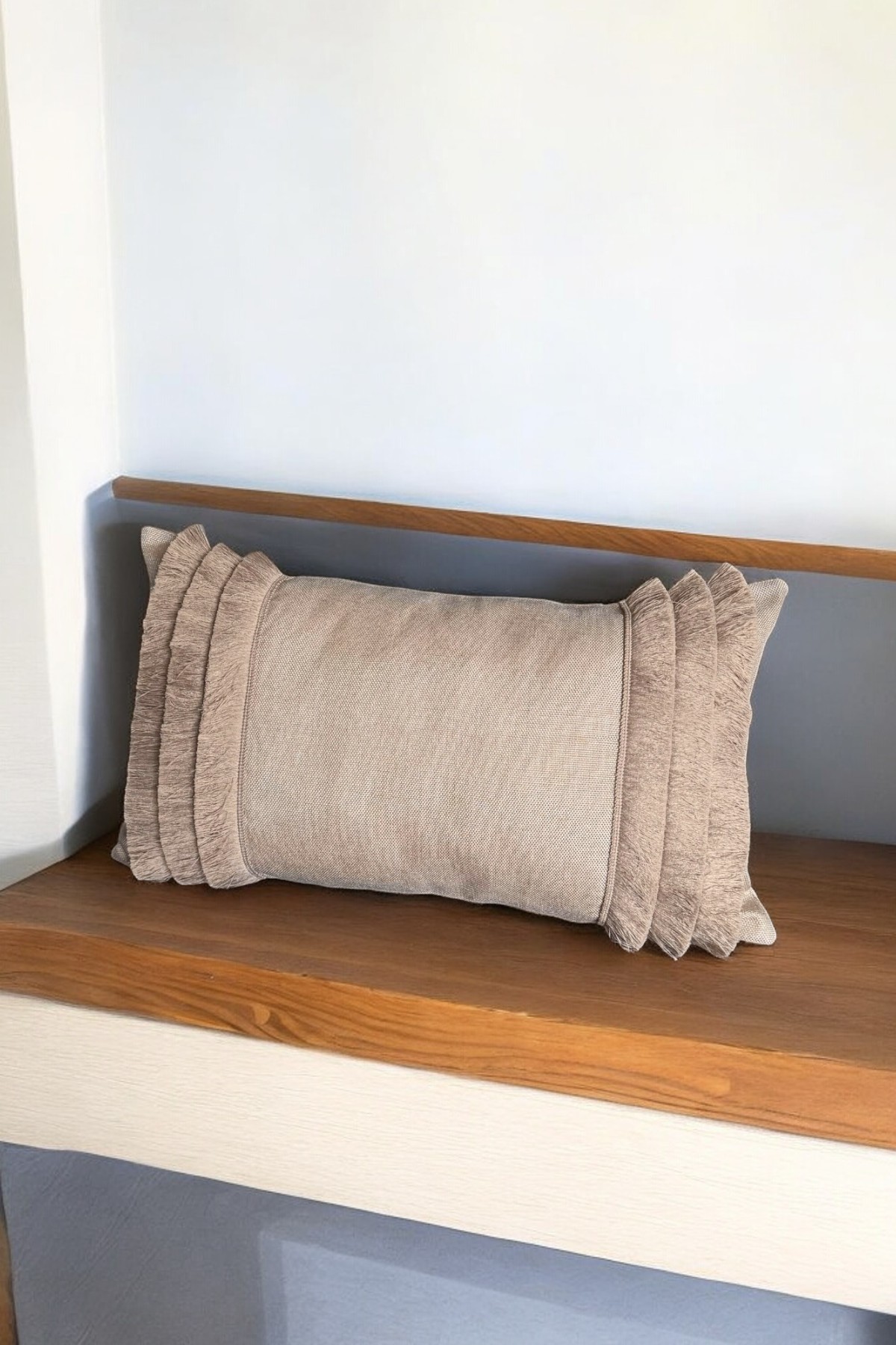 Vera Keten Döşemelik Kumaş Püskül Fırfır Detaylı Krem Dikdörtgen Dekoratif Kırlent Kılıfı 60x35cm