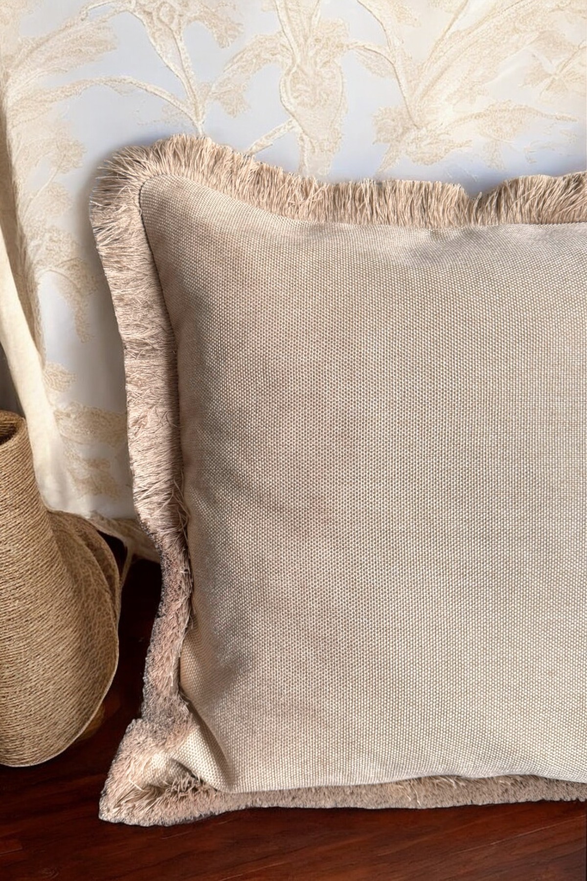Vera Basic Keten Döşemelik Kumaş Püskül Fırfır Detaylı Krem Kare Kırlent Kılıfı 45x45cm