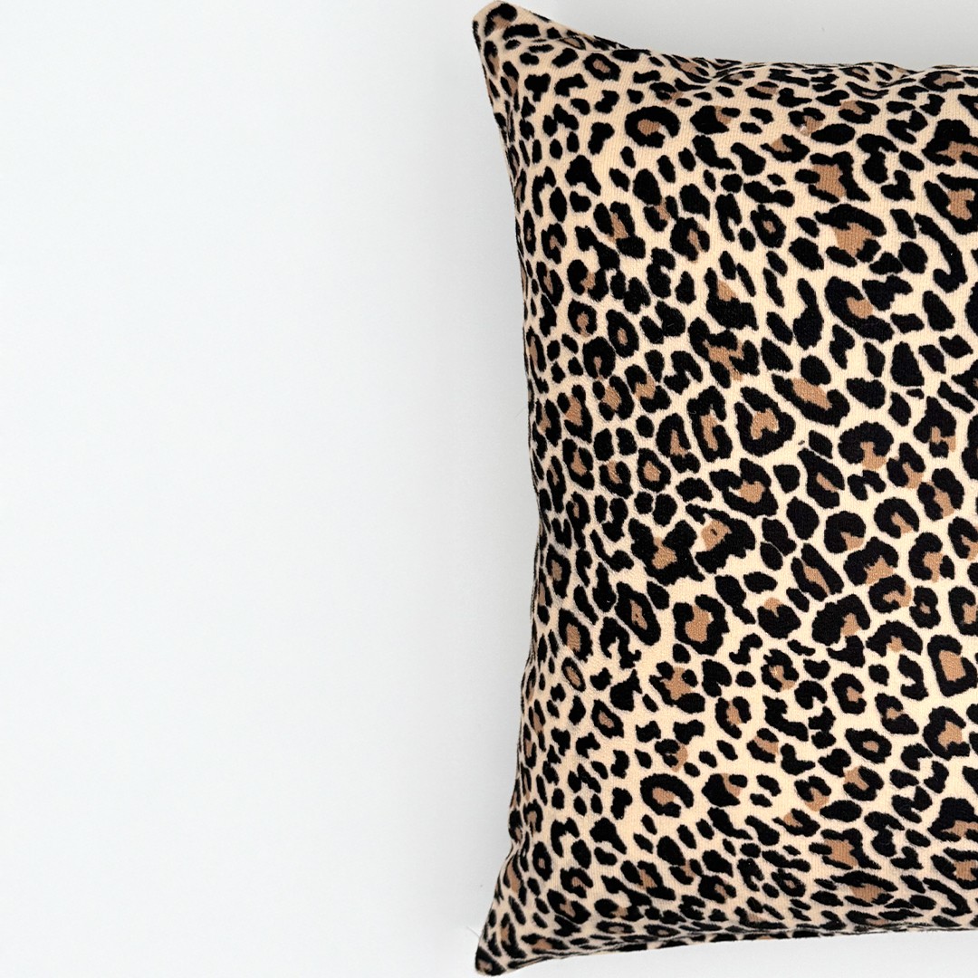 Leopar Bej Süet Dijital Baskılı Kare Dekoratif Kırlent Kılıfı - Çift Taraflı Bej Renk 45x45