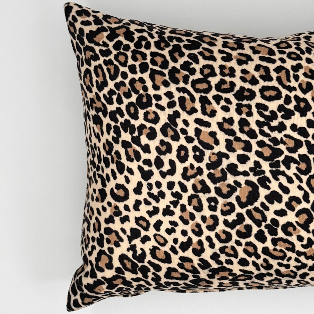 Leopar Bej Süet Dijital Baskılı Dikdörtgen Dekoratif Kırlent Kılıfı - Çift Taraflı Bej Renk 50x35