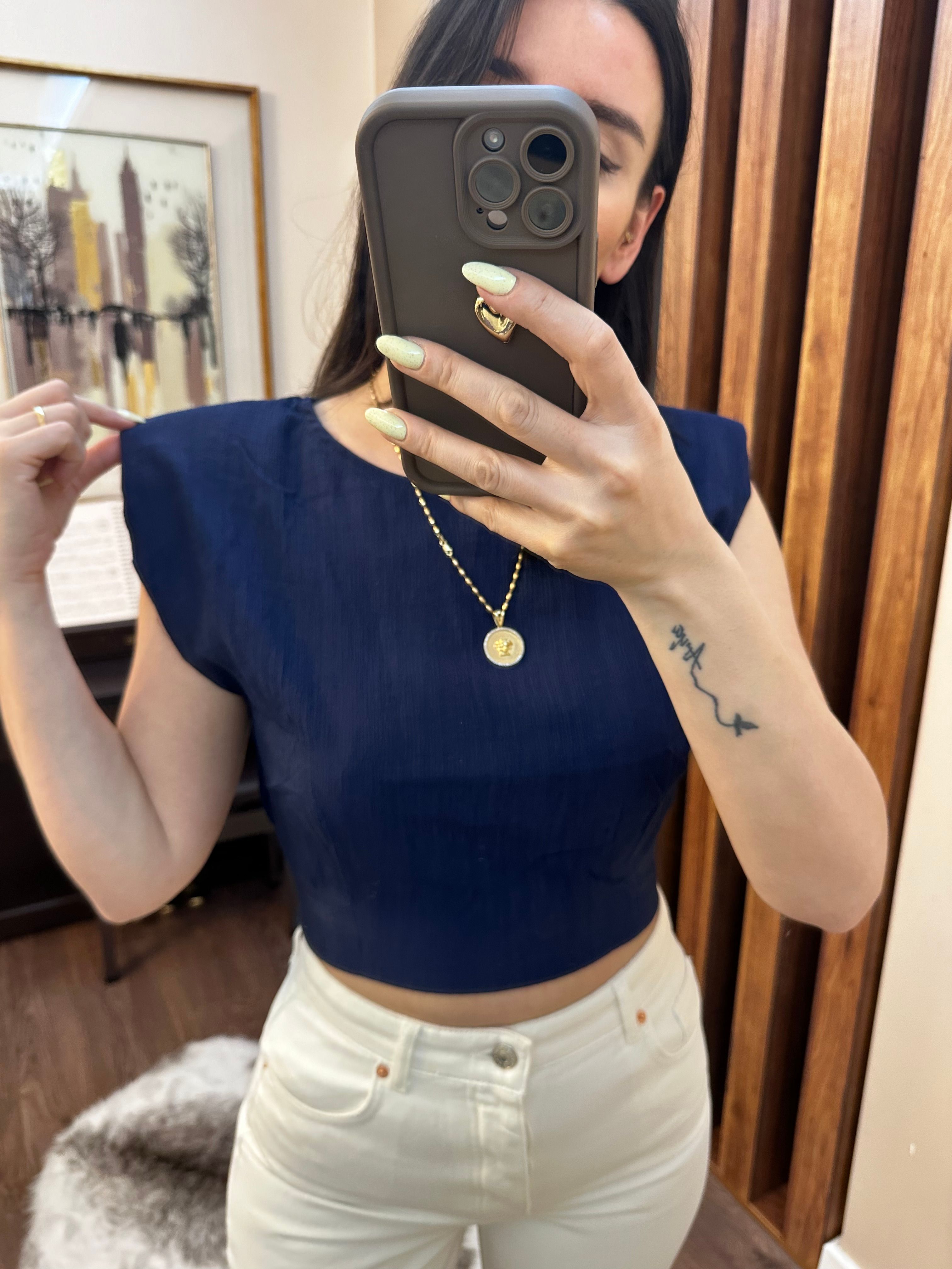 Vatka Detaylı Kolsuz Bluz