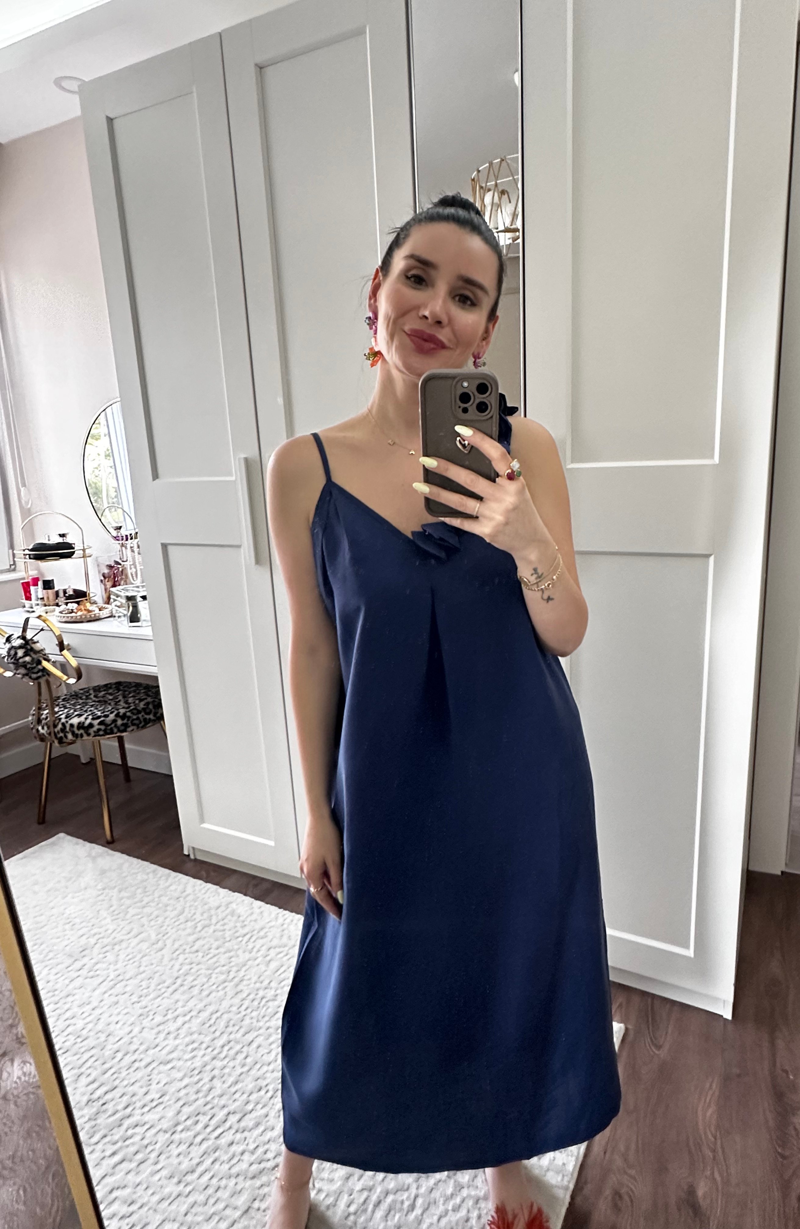 ORJ MARKA TEK OMUZ GÜL DETAYLI ELBİSE