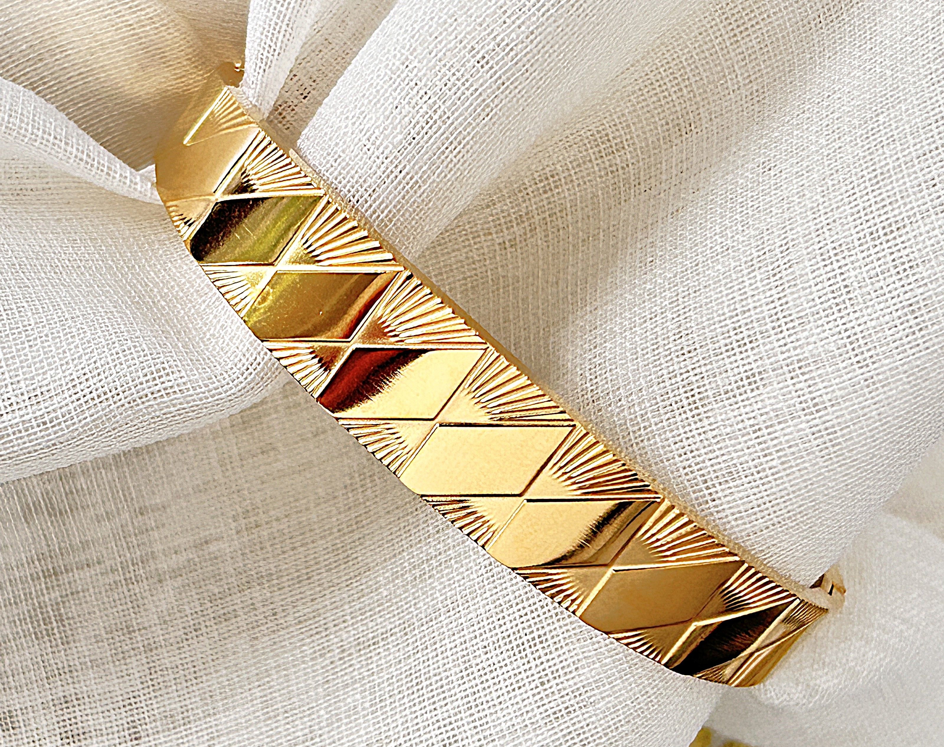 ATA Baklava Model Çelik Kelepçe Bileklik Gold Design