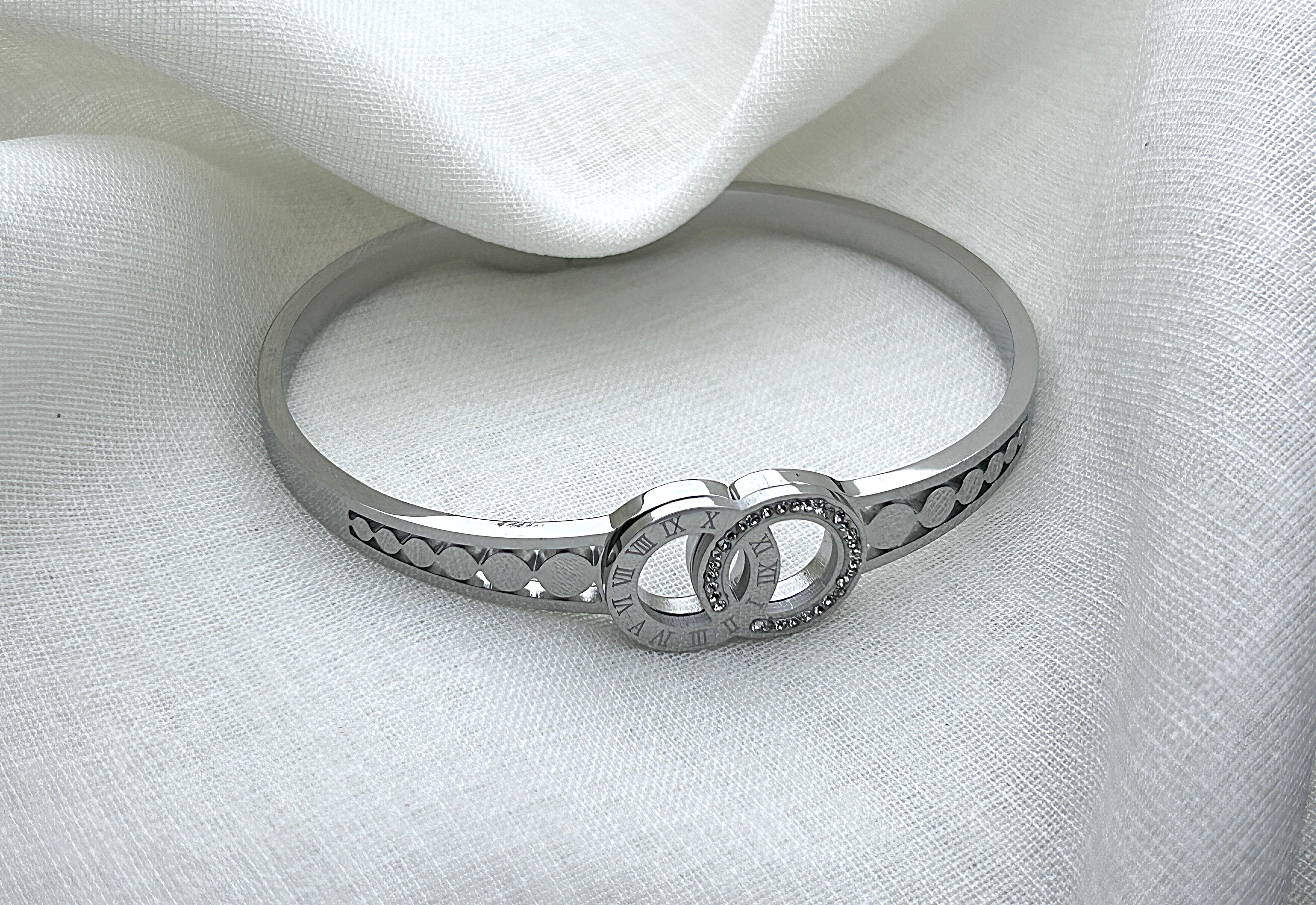 ATA İç İçe Halka Roma Rakamlı Taşlı Kelepçe Bileklik Silver Design