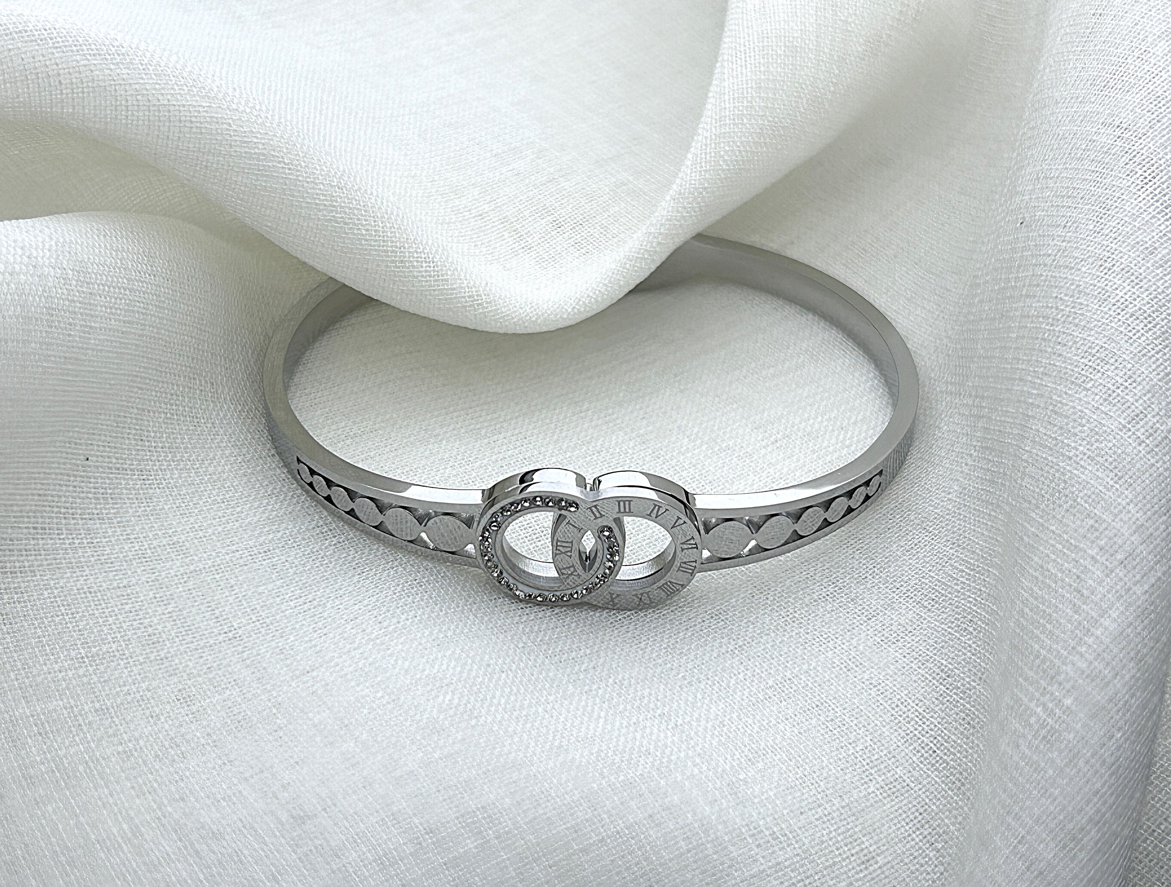 ATA İç İçe Halka Roma Rakamlı Taşlı Kelepçe Bileklik Silver Design