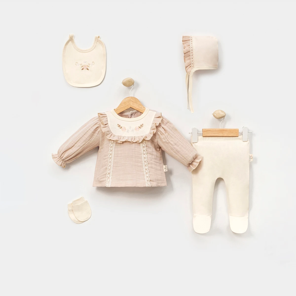 Kız Bebek Nakışlı Müslin 5li Set