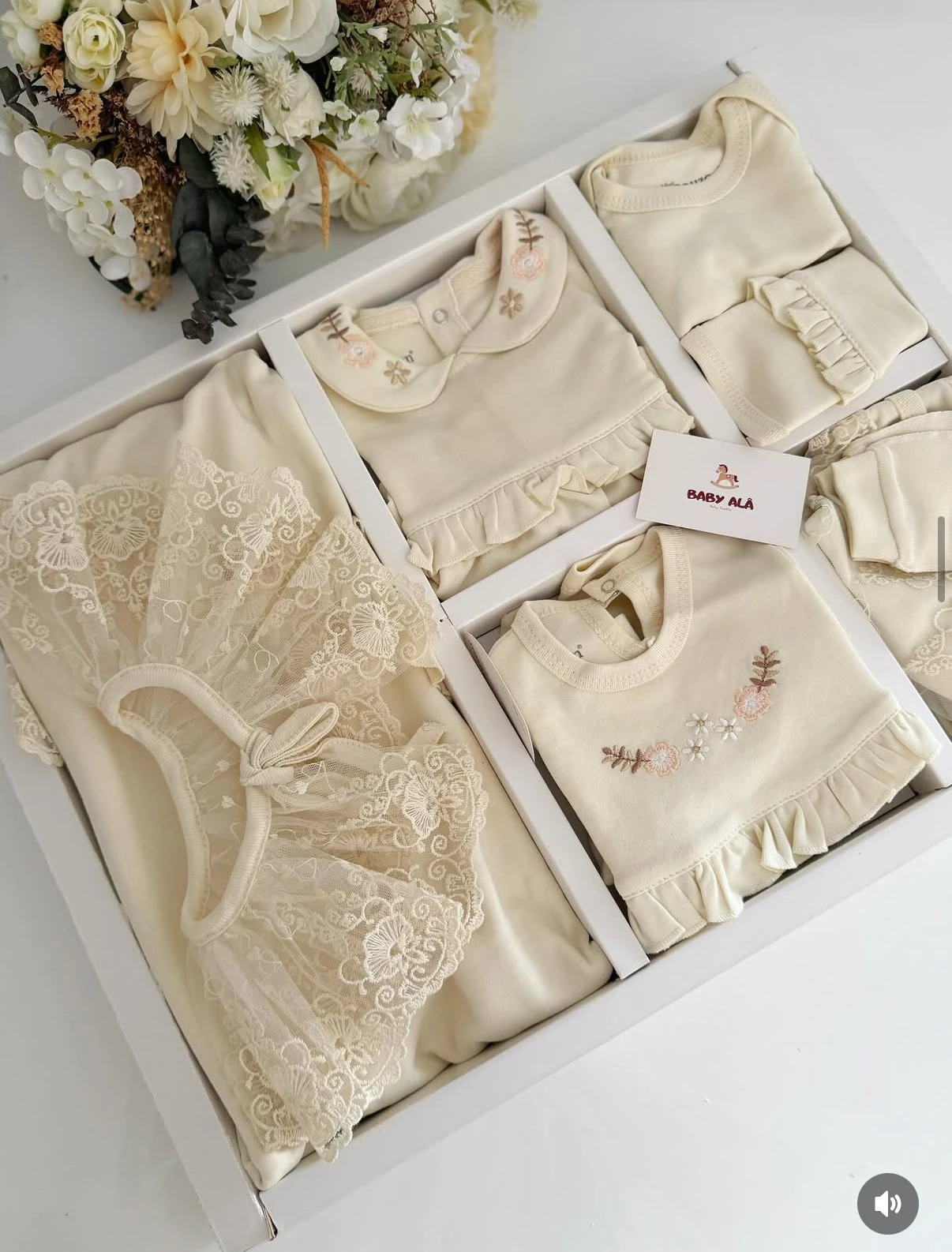 Kız bebek Premium Dantel Detaylı 10 Parça Hastane Çıkış Seti 0-3 ay