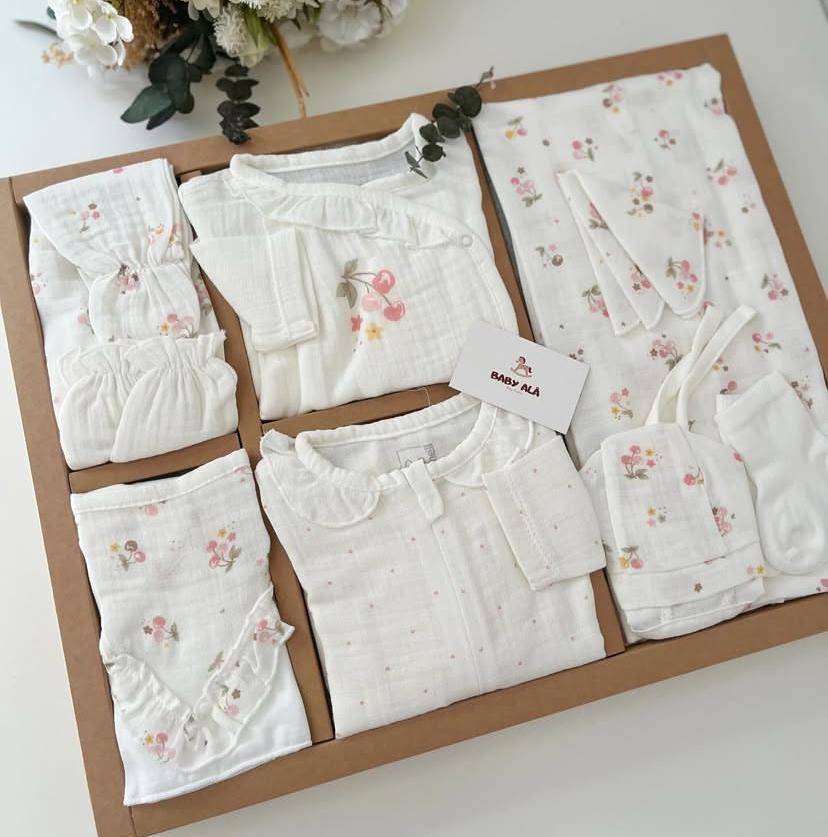 Kız Bebek Müslin Kiraz Desenli 10 Parça Hastane Çıkış Seti Beyaz 