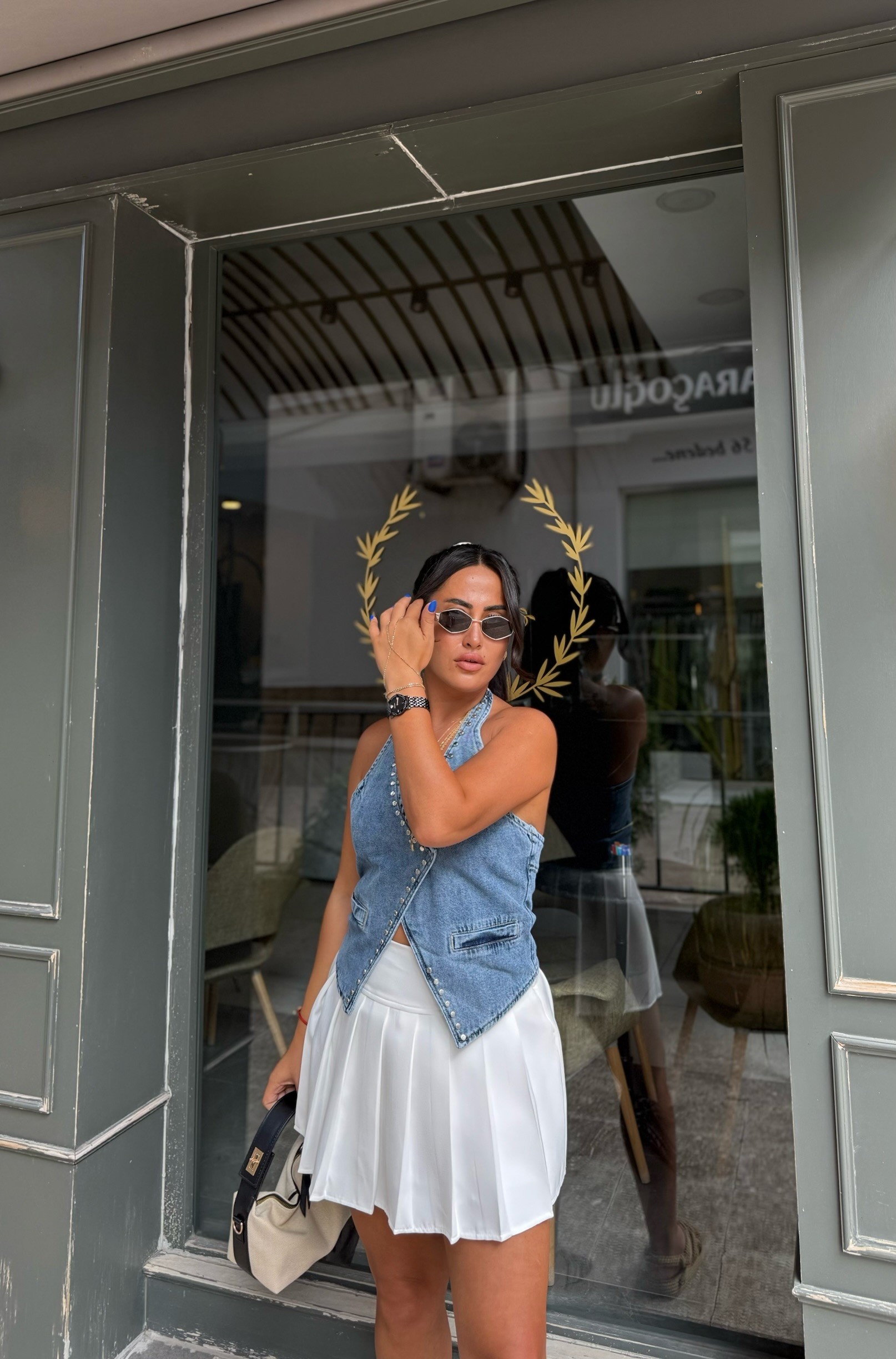 Zımbalı Boyundan Geçirmeli Denim Yelek