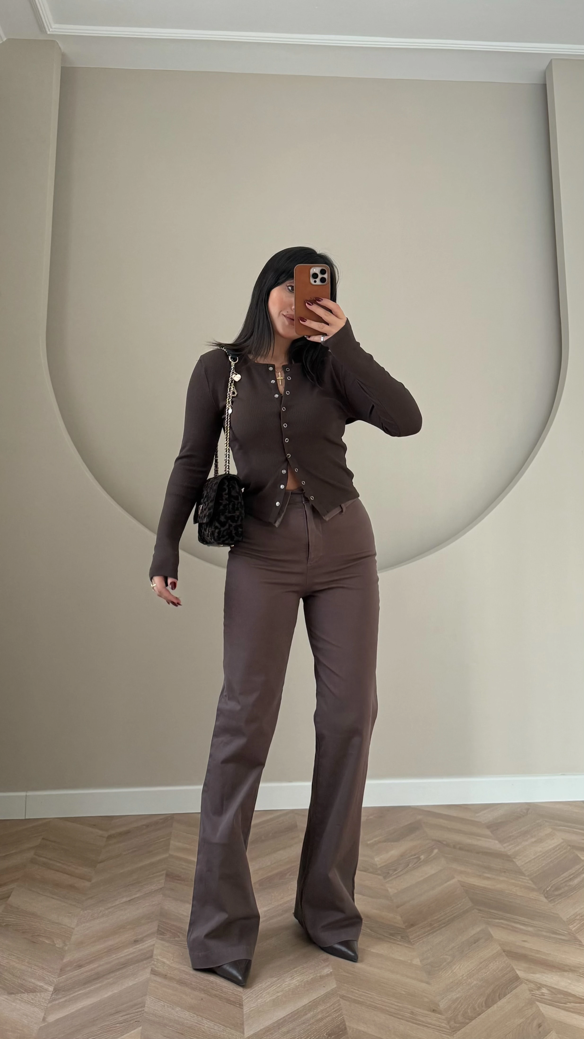 Marka Model Bel Detaylı Pantolon (Kahve)