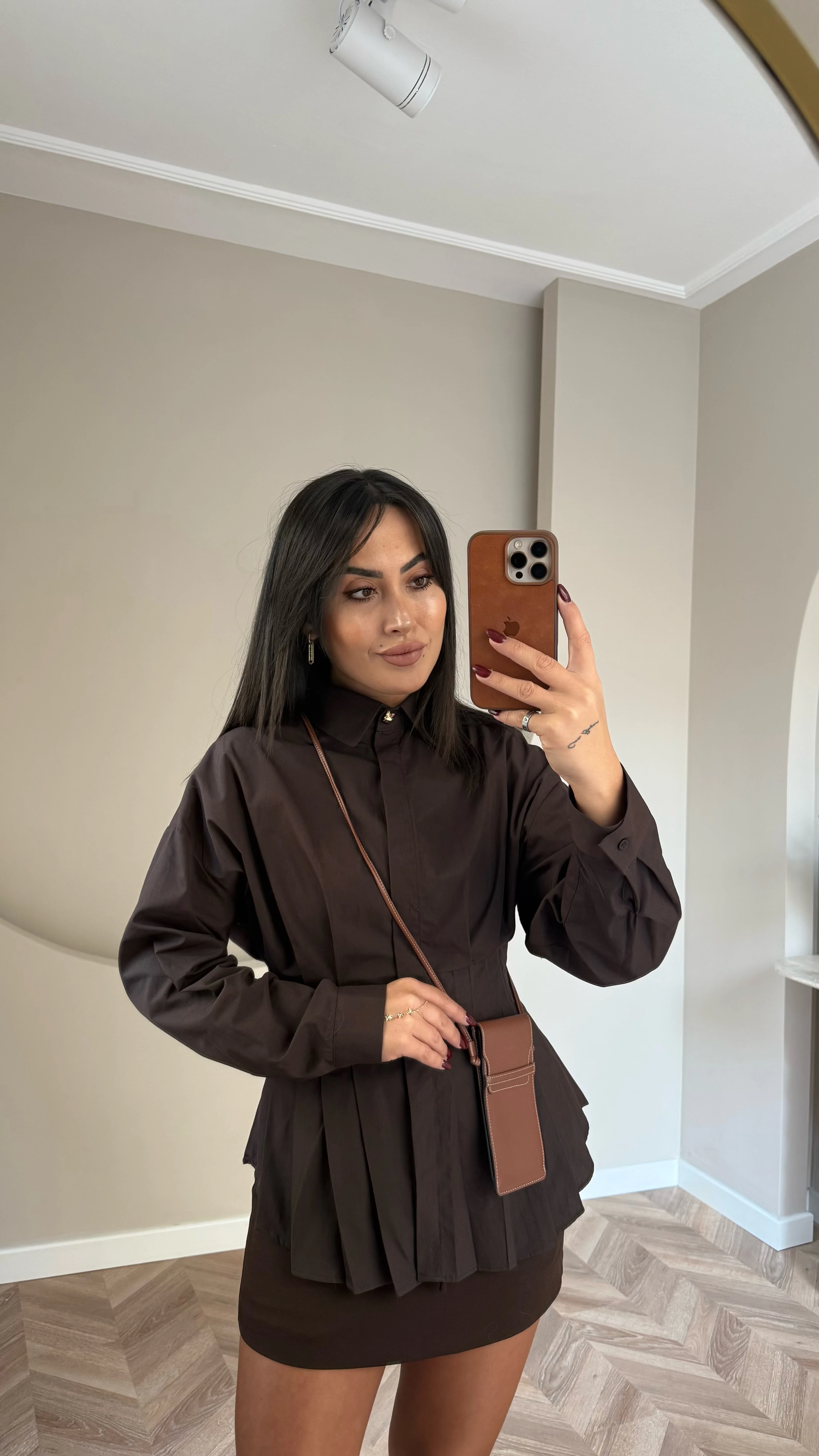 Belden Oturtmalı Pileli Gömlek