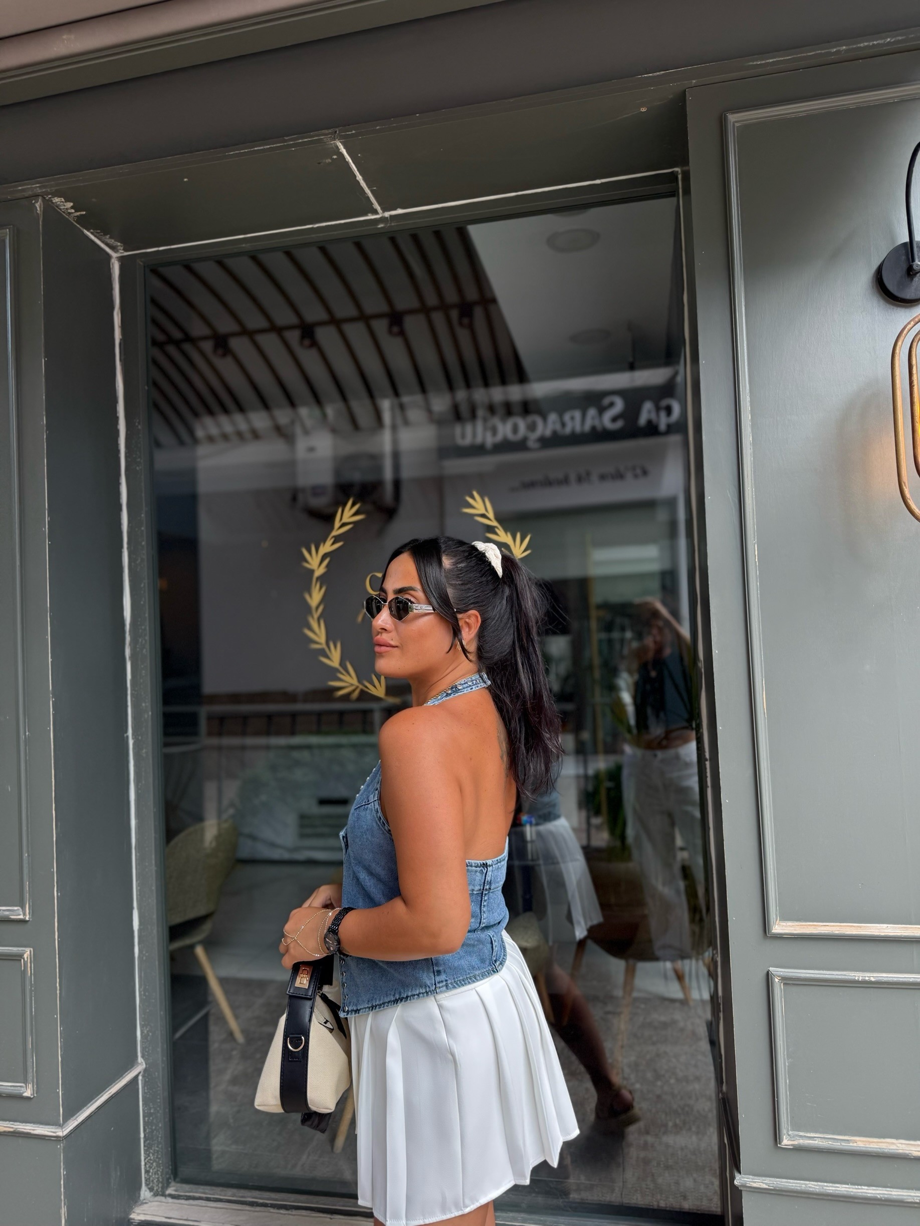 Zımbalı Boyundan Geçirmeli Denim Yelek