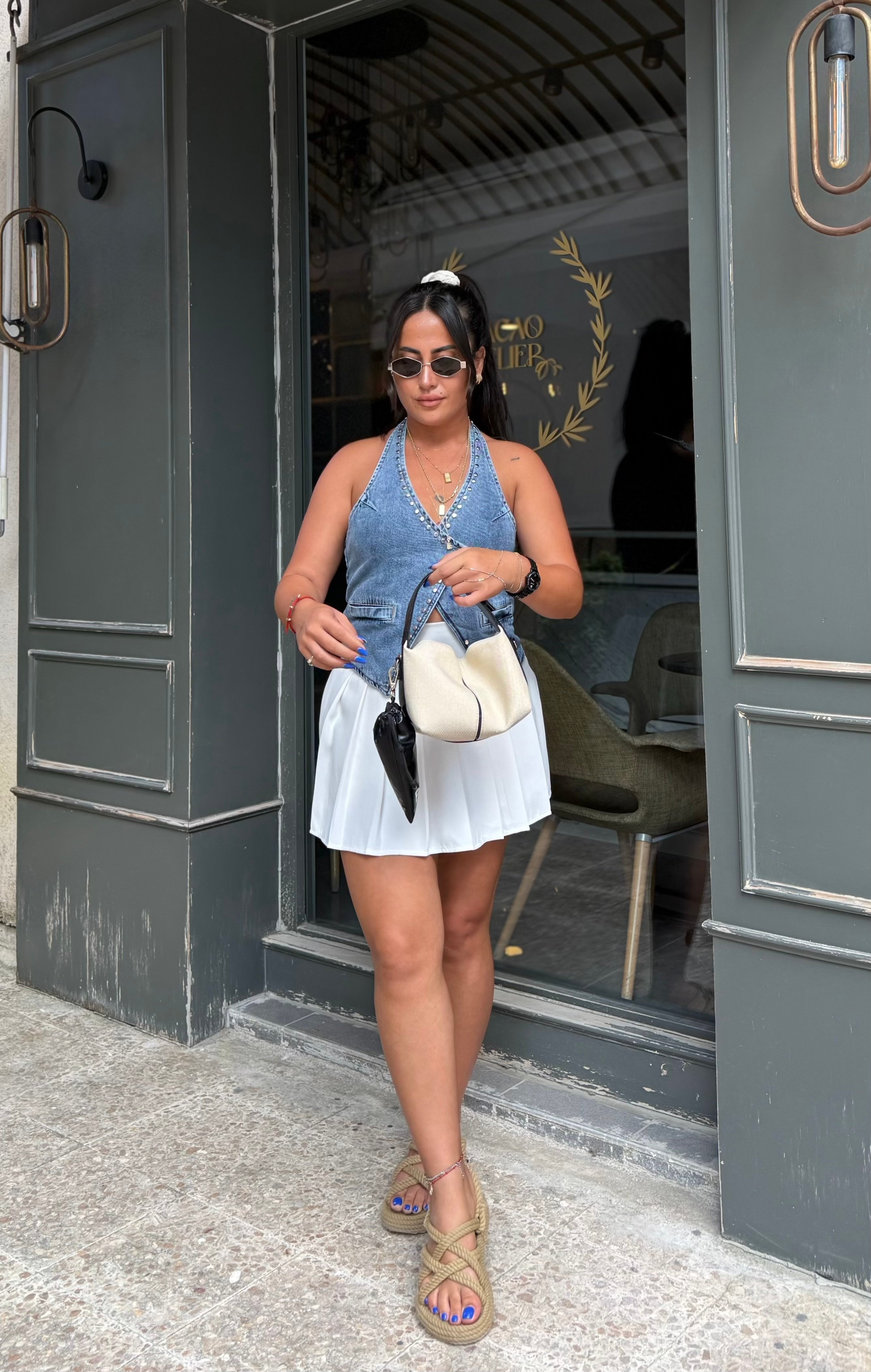 Zımbalı Boyundan Geçirmeli Denim Yelek
