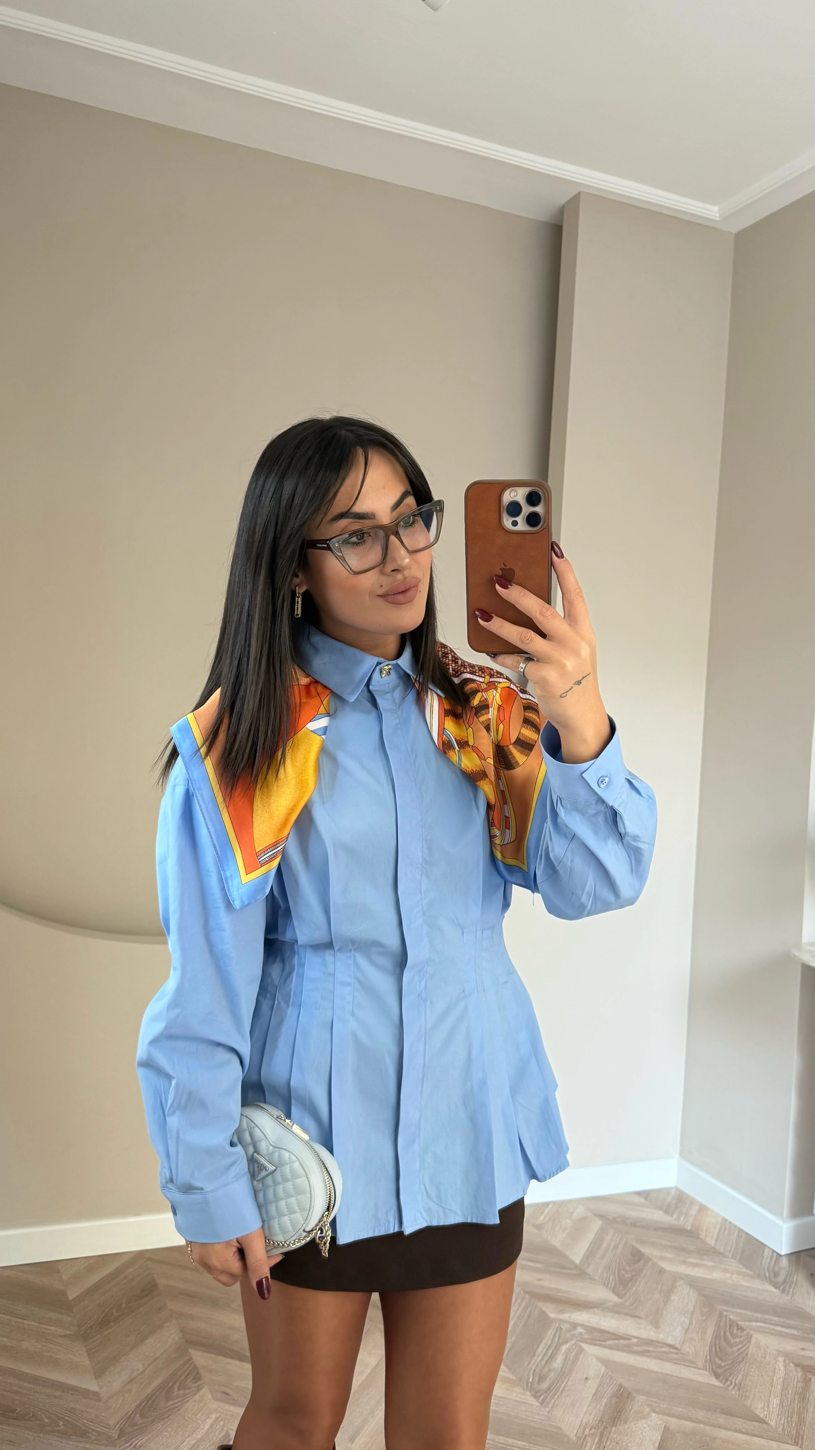 Belden Oturtmalı Pileli Gömlek