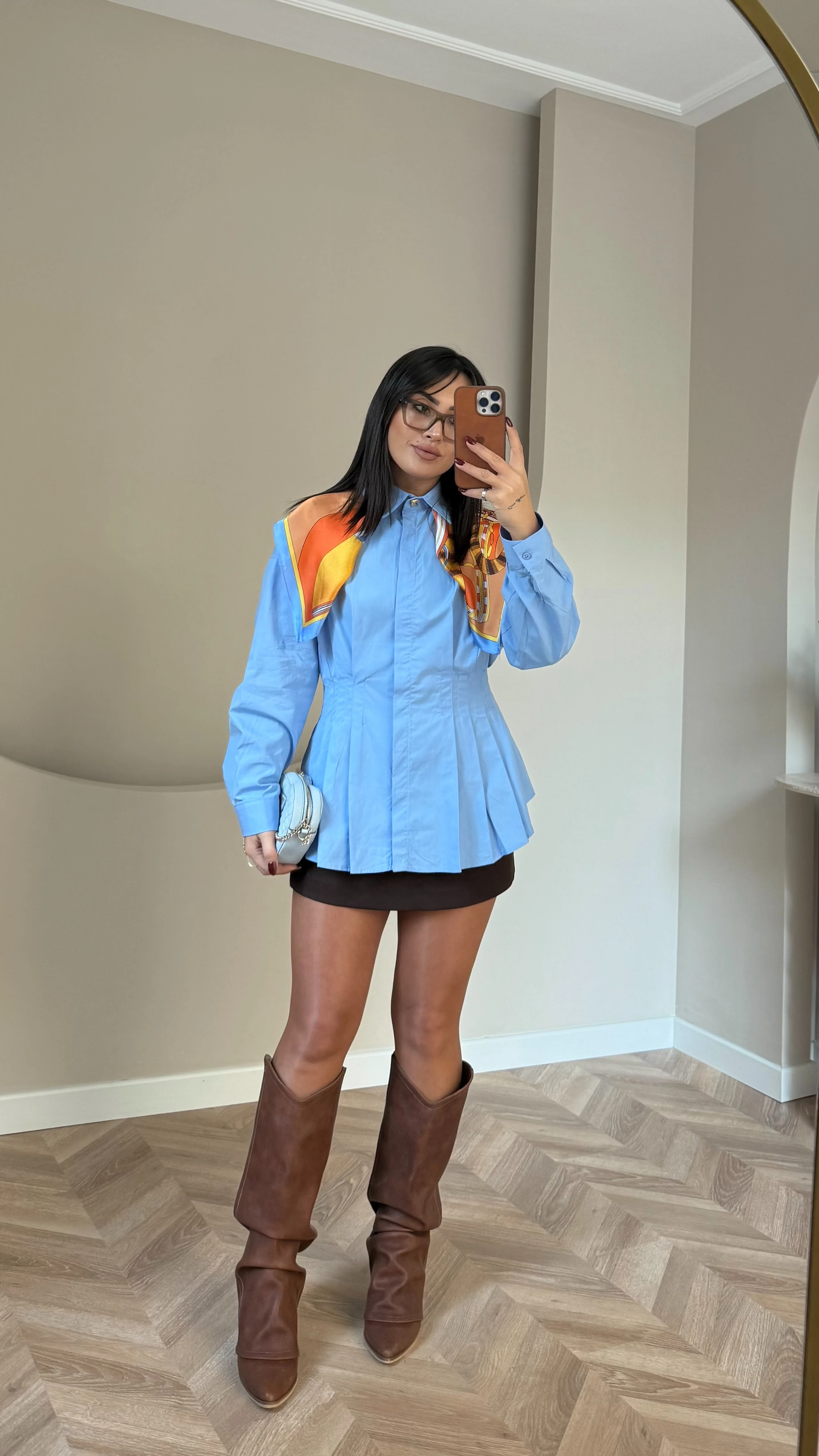 Belden Oturtmalı Pileli Gömlek