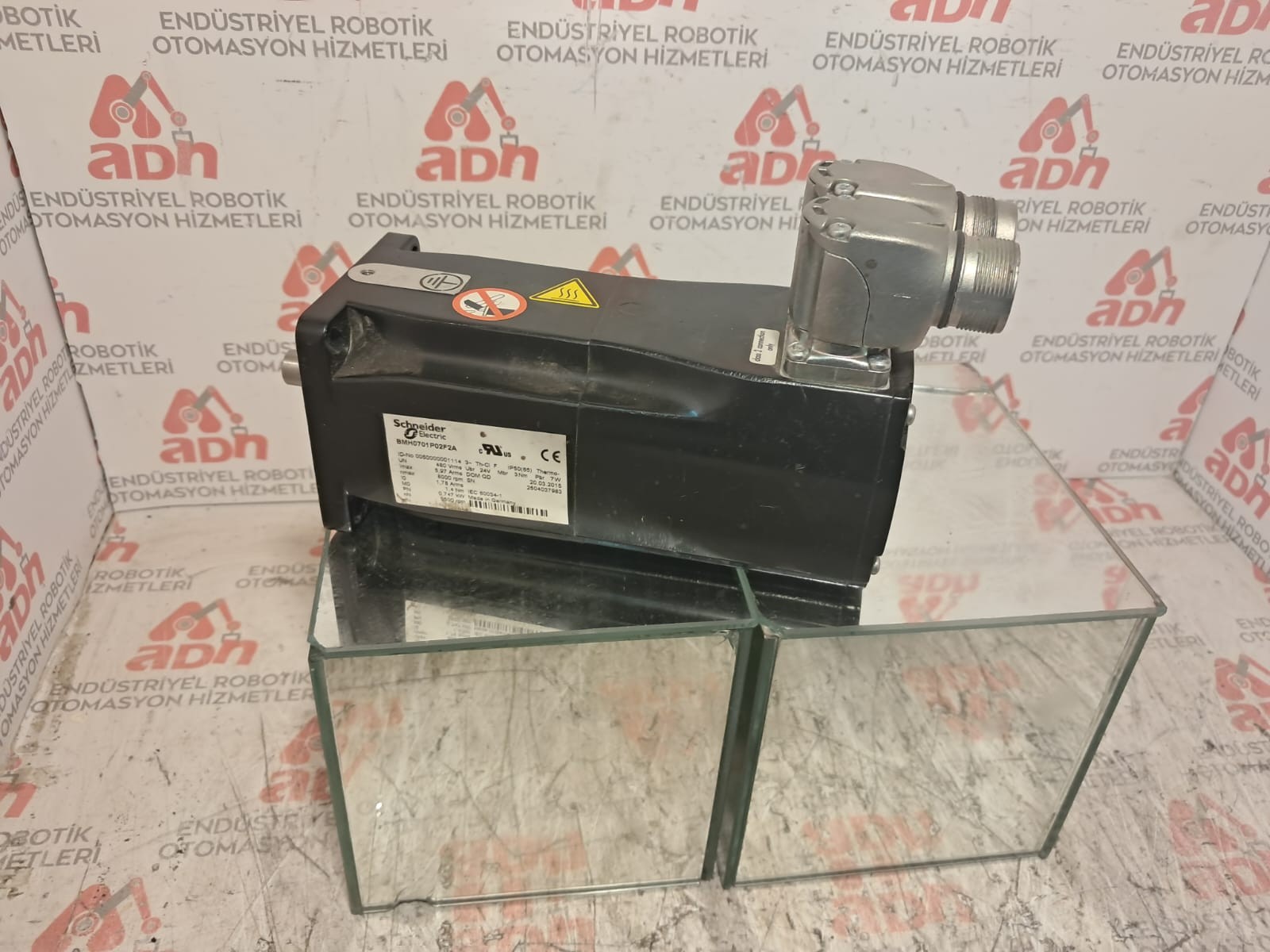 BECKHOFF AM8052-OJ20-0000  SERVO  MOTOR ( 2,89kW-6,3A-4000rpm)