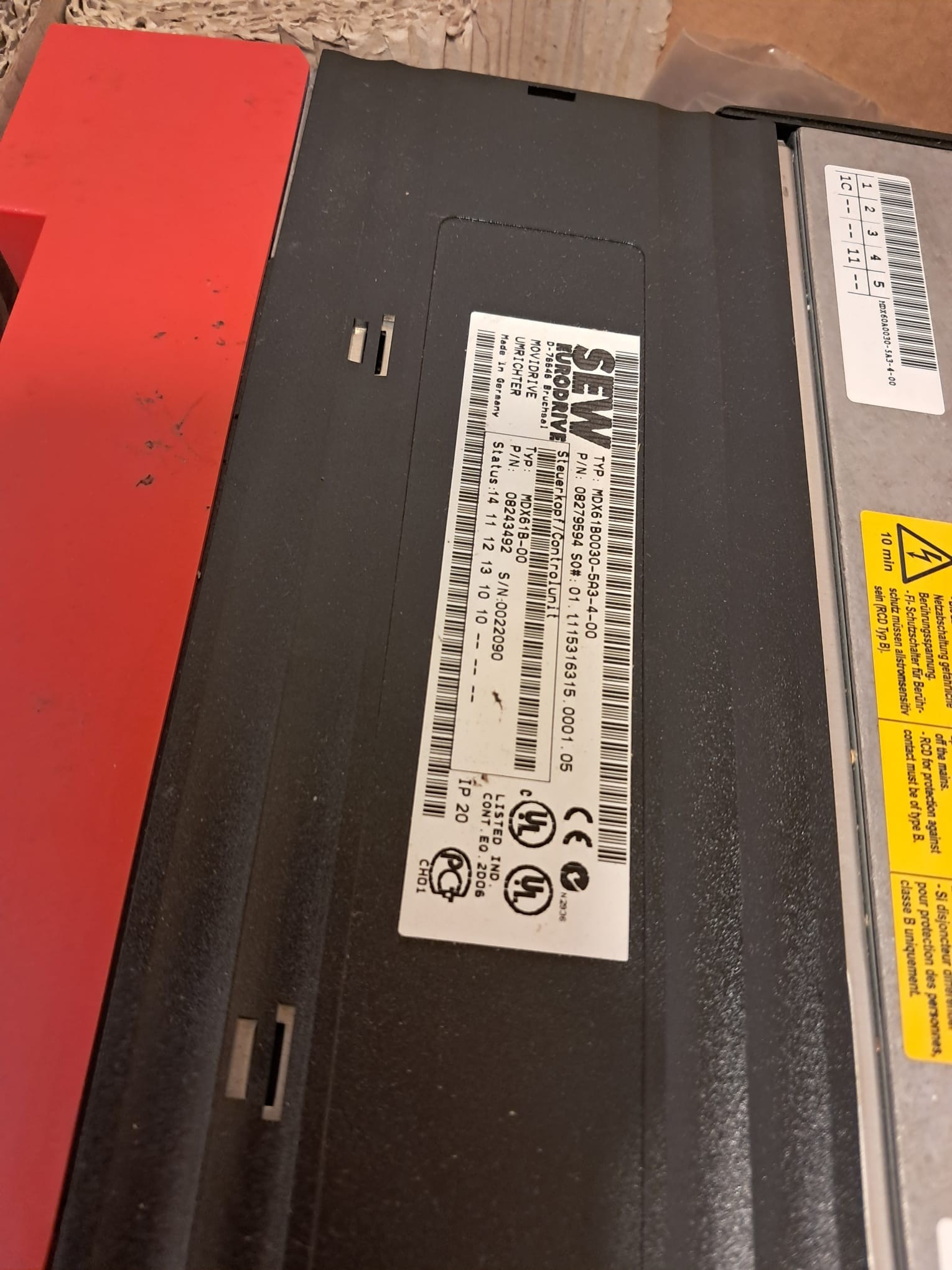 SEW MDX61B0022-503-4-00  SERVO SÜRÜCÜ ( 2,2kW-4,2A-599Hz)