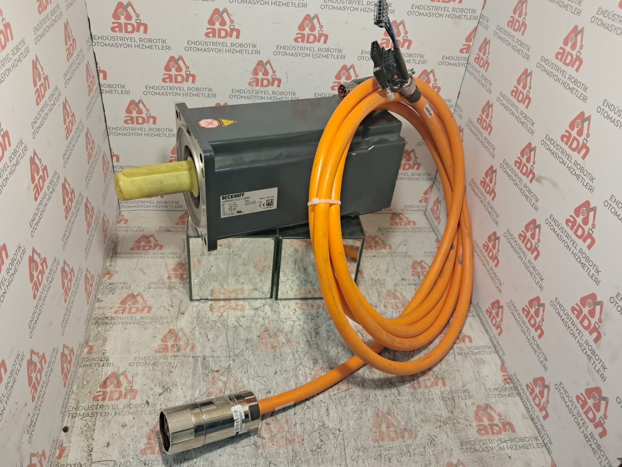 BECKHOFF AM8062-OL21-0000 FRENLİ, SERVO MOTOR  ( 4,78kW-12,4A-3000rpm)
