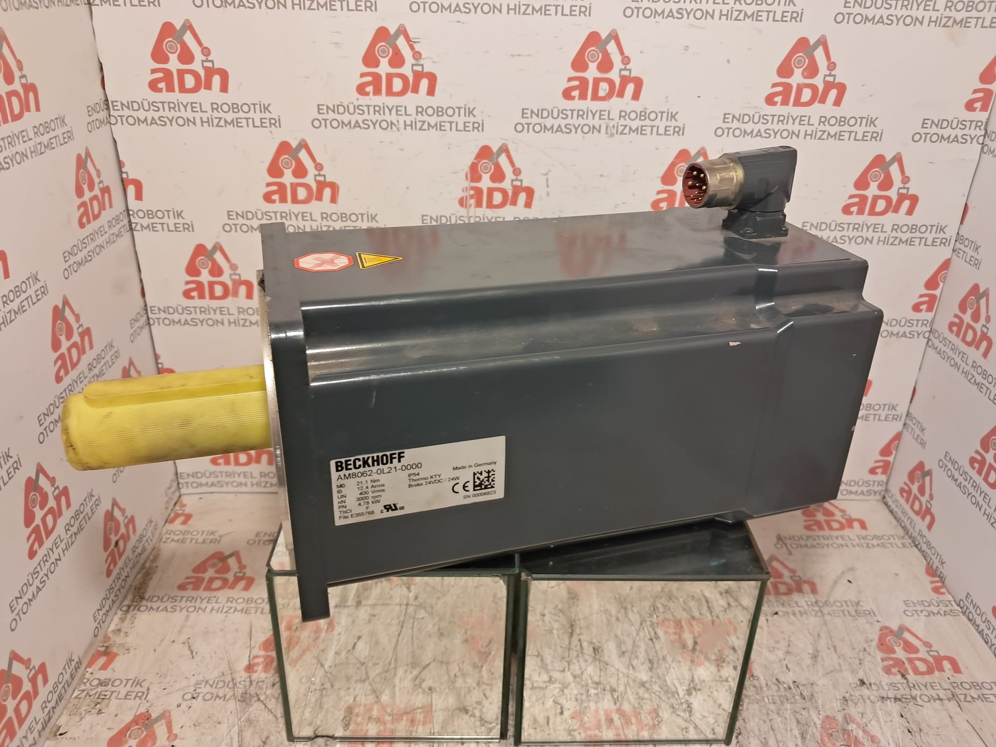 BECKHOFF AM8062-OL21-0000 FRENLİ, SERVO MOTOR  ( 4,78kW-12,4A-3000rpm)