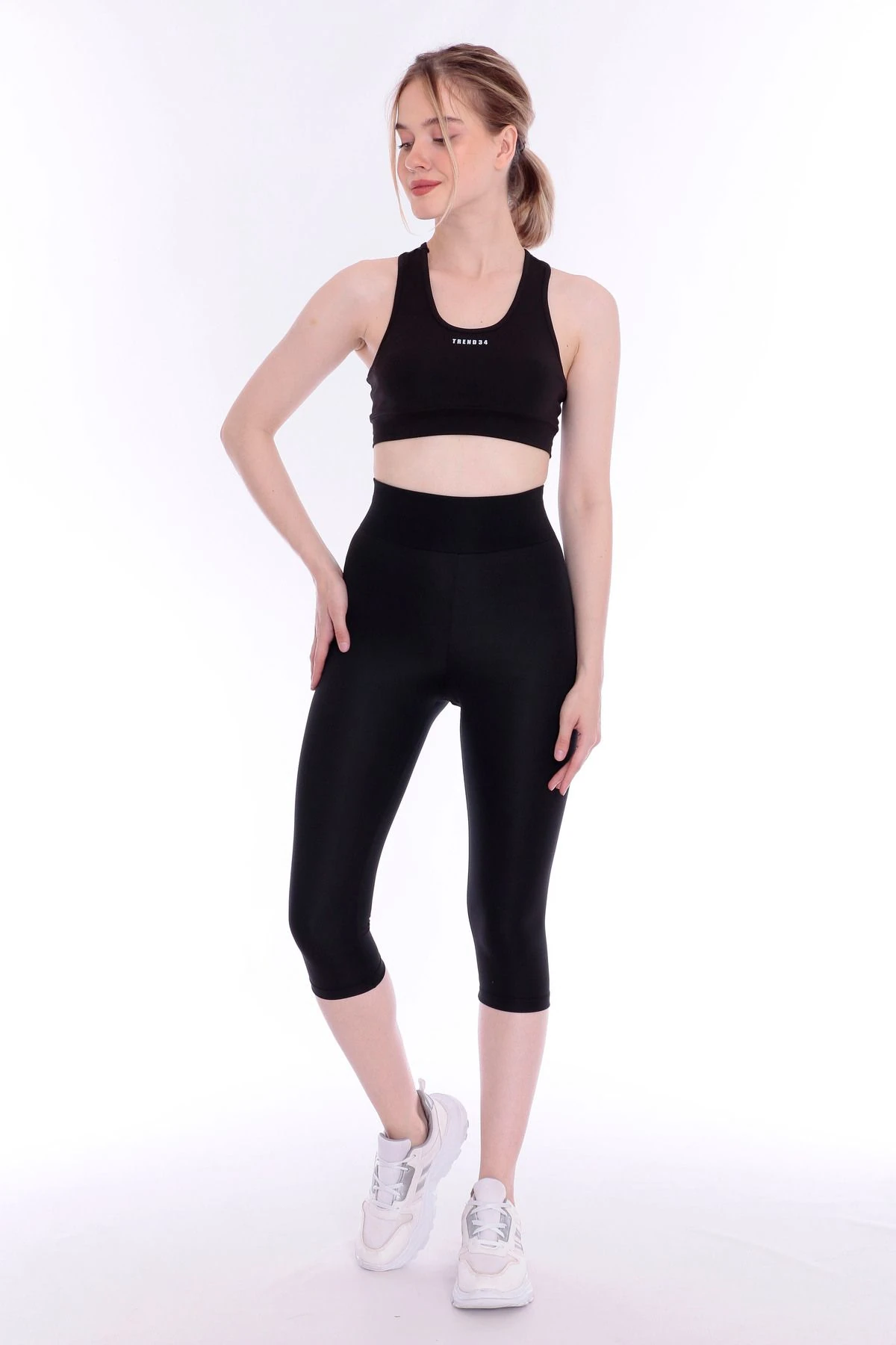 Takım- Siyah Sporcu Büstiyer Ve Yüksek Bel Diz Altı Kapri Golf Dalgıç Tayt