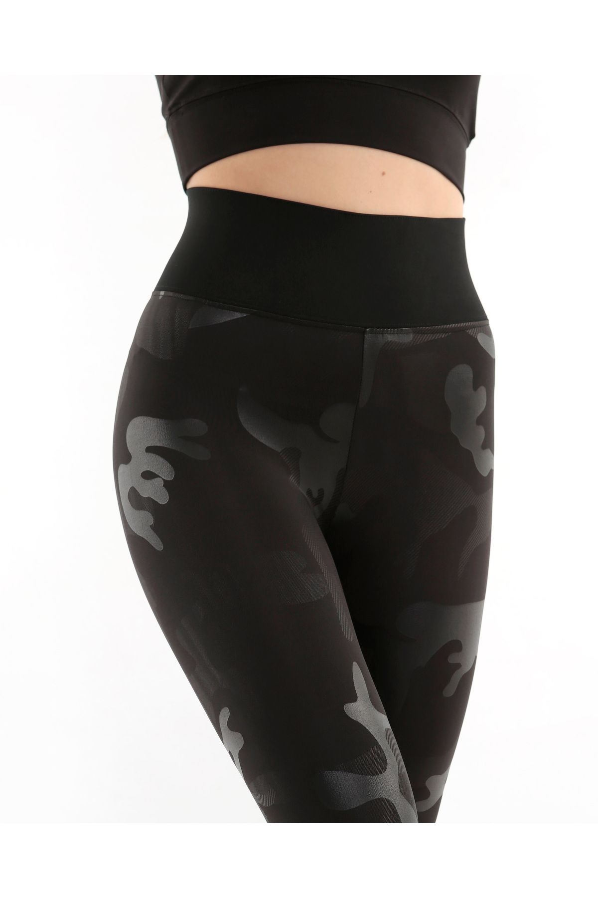 Kadın Siyah Yüksek Bel Korse Kemerli Toparlayıcı Parlak Kamuflaj Tayt