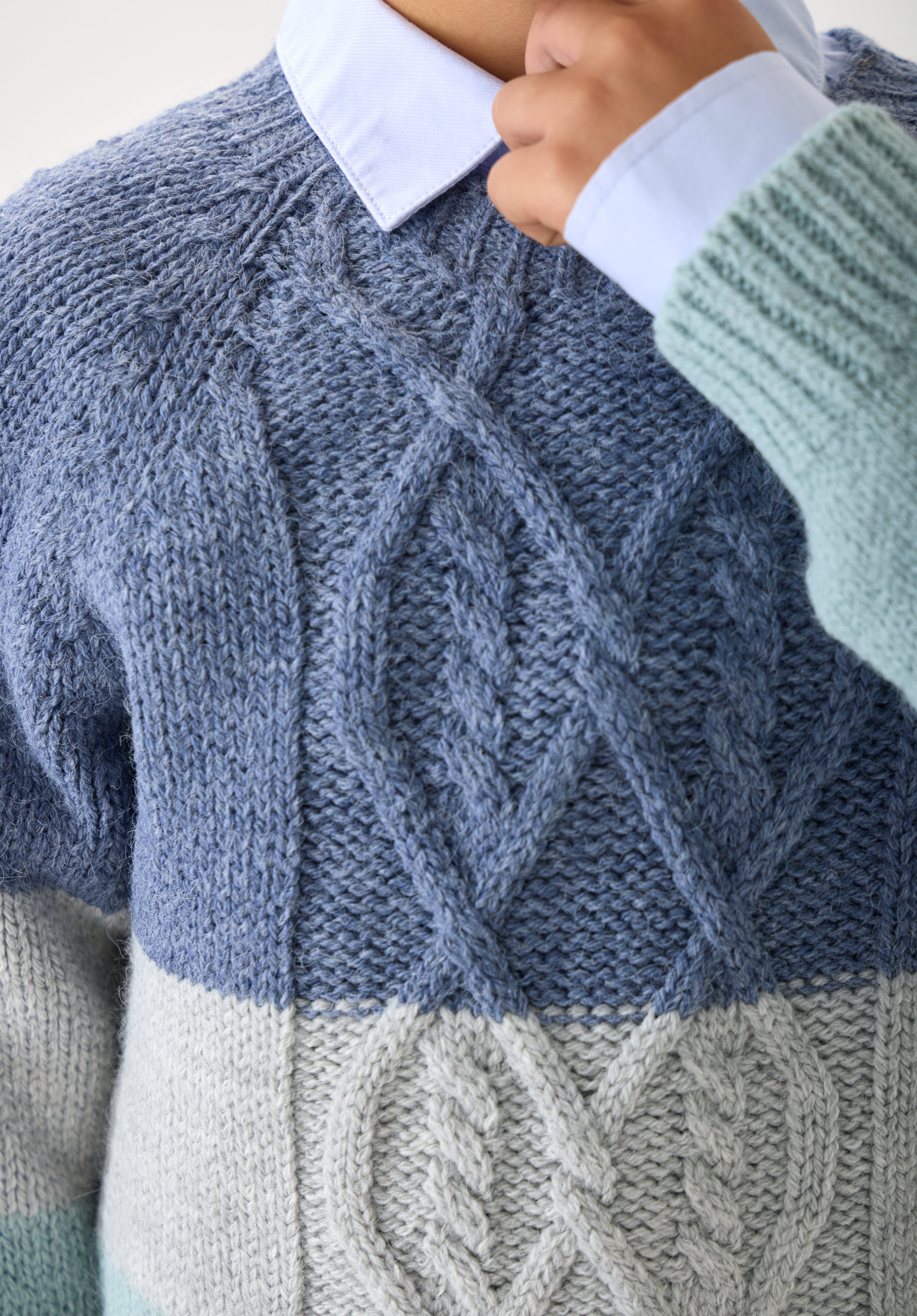 Renk Geçişli Erkek Çocuk Triko Kazak - Modern ve Rahat Tasarım - Mavi