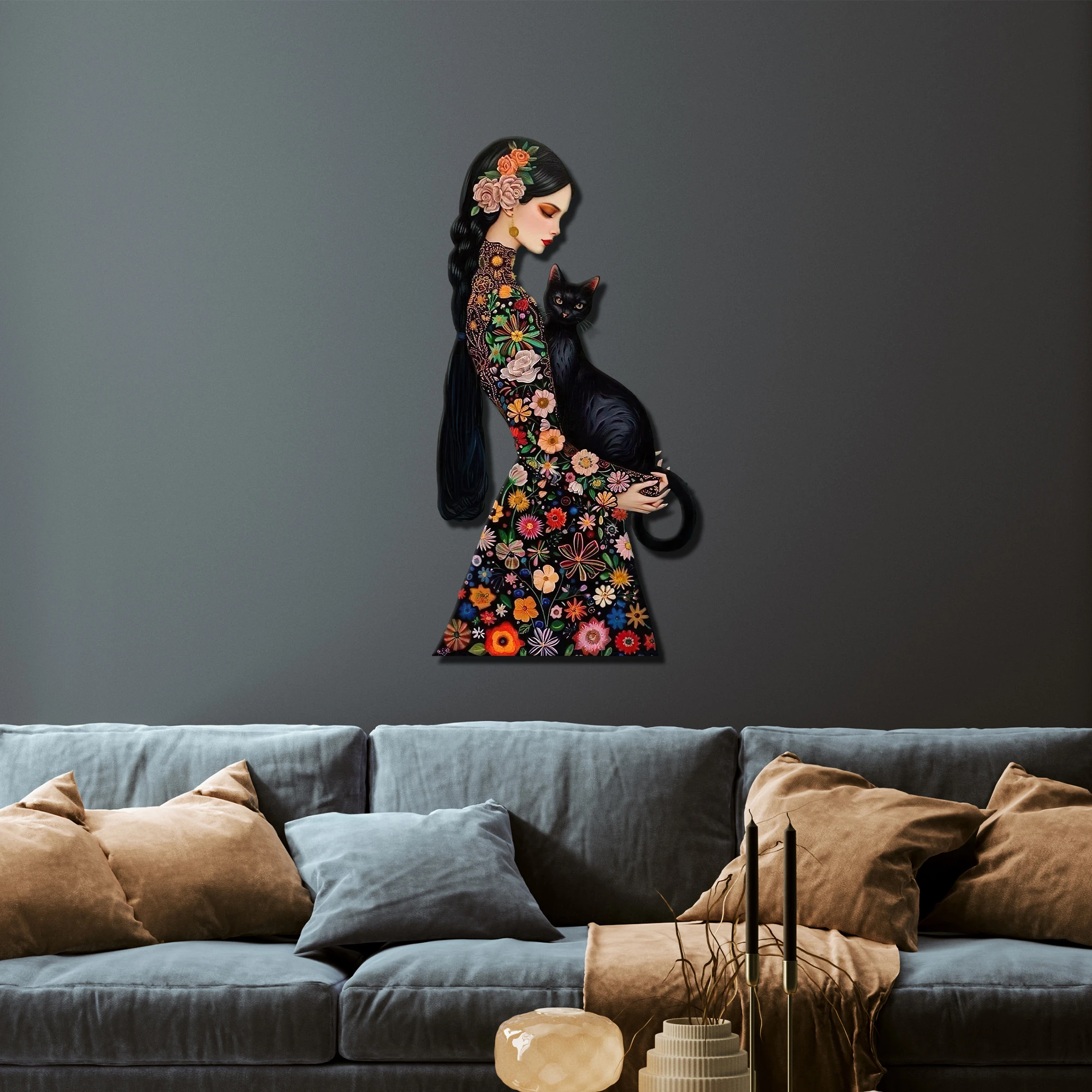 Kadın ve Kedi Temalı Dekoratif Metal Tablo - Çiçek Desenli Duvar Dekoru