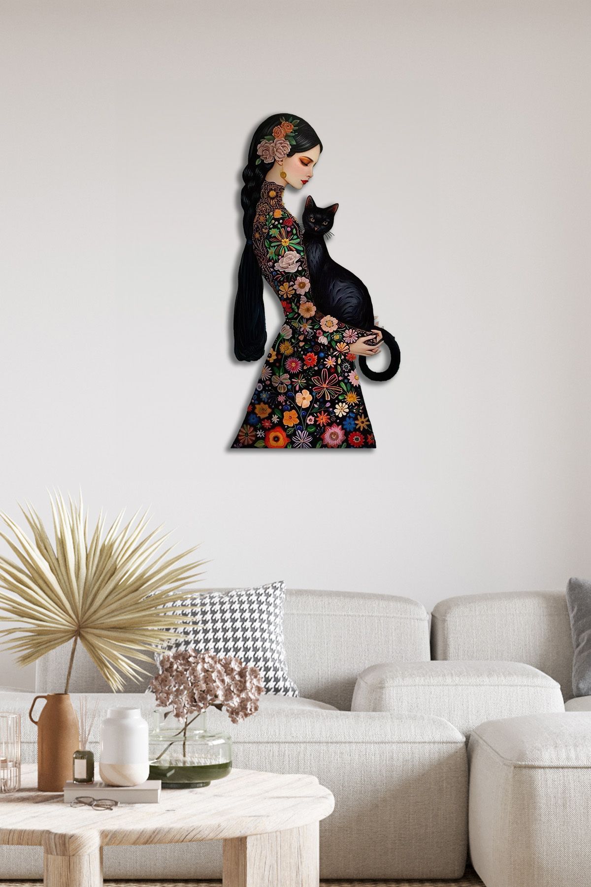 Kadın ve Kedi Temalı Dekoratif Metal Tablo - Çiçek Desenli Duvar Dekoru