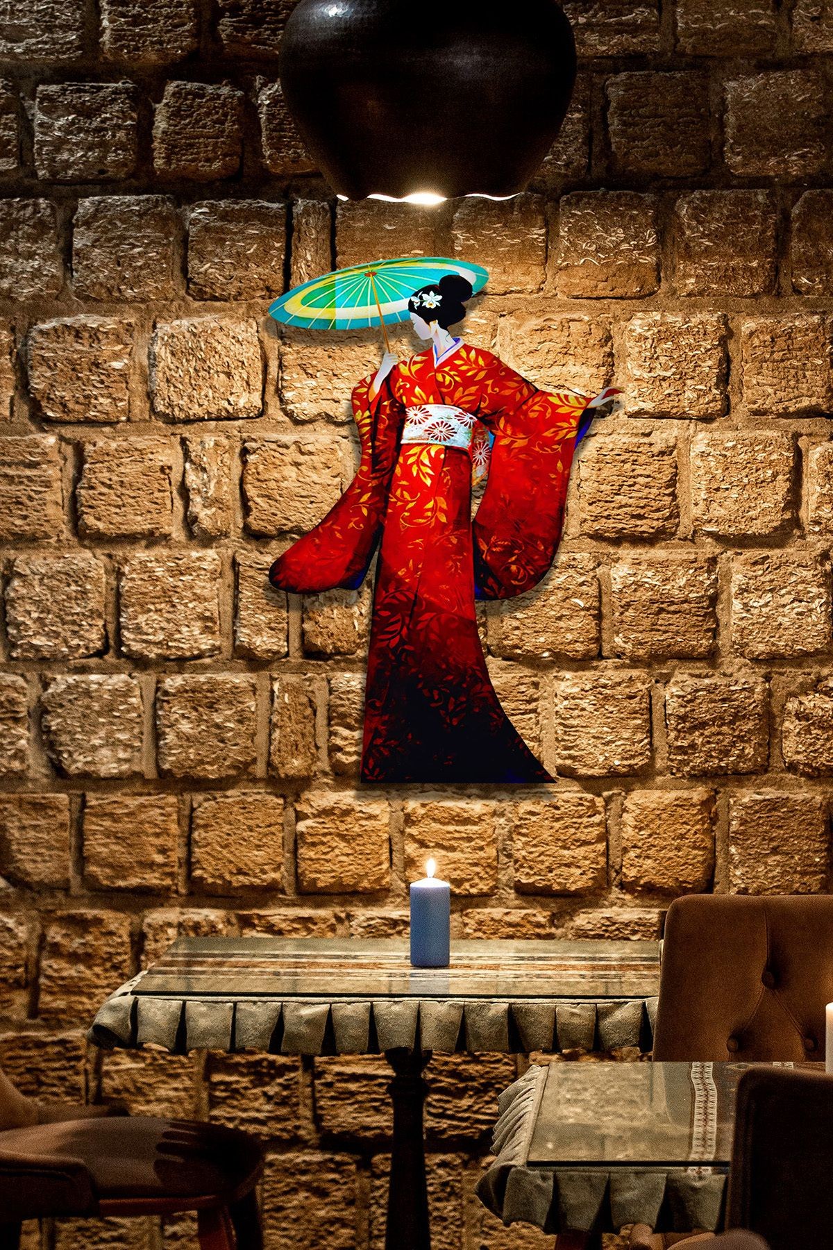 Geisha Japon Sanat Tasarımlı Metal Duvar Dekoru – Kırmızı Kimono Figürü