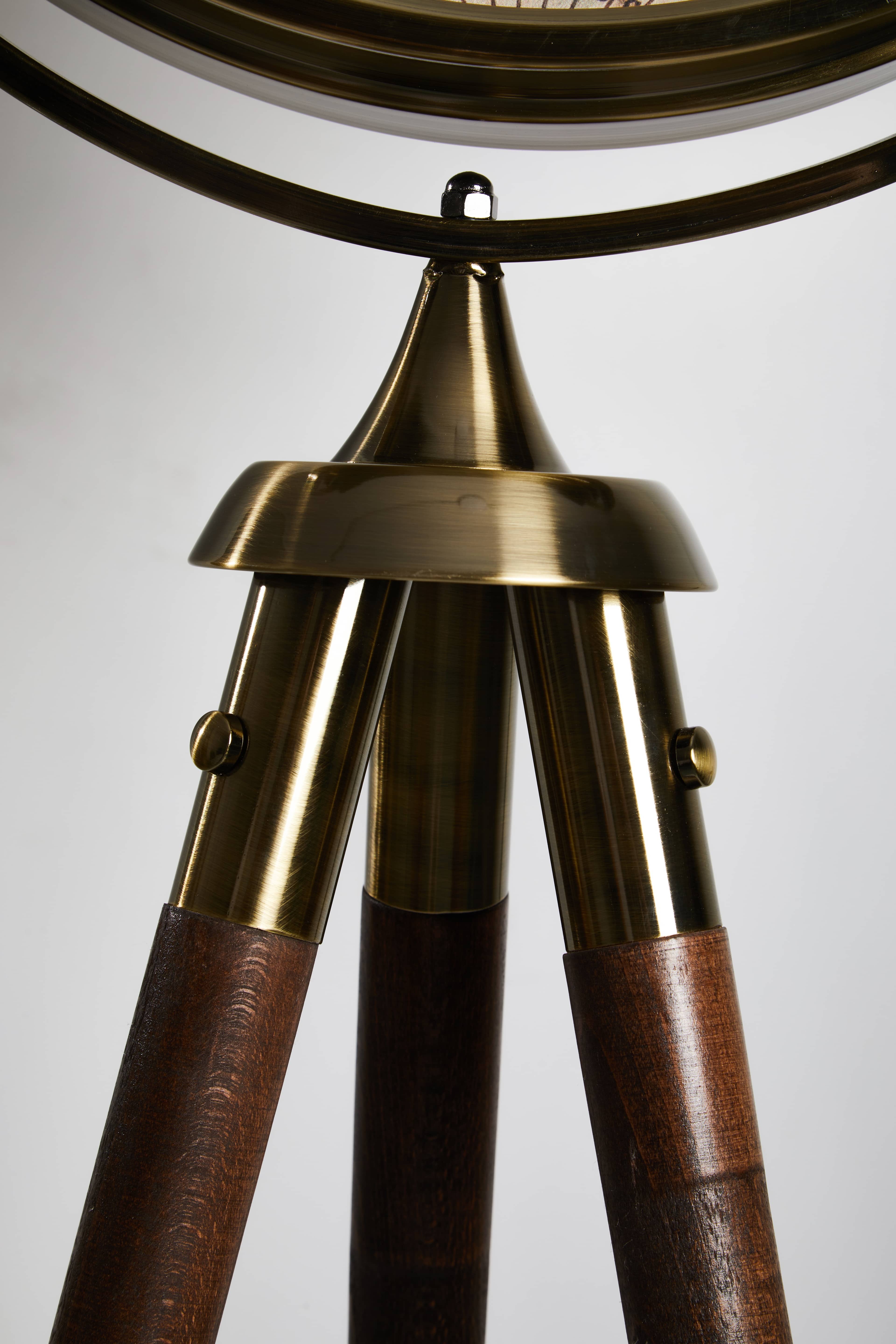 Atlas Tripod – Eskitme Ledli Dünya Haritalı Saat (165 cm)