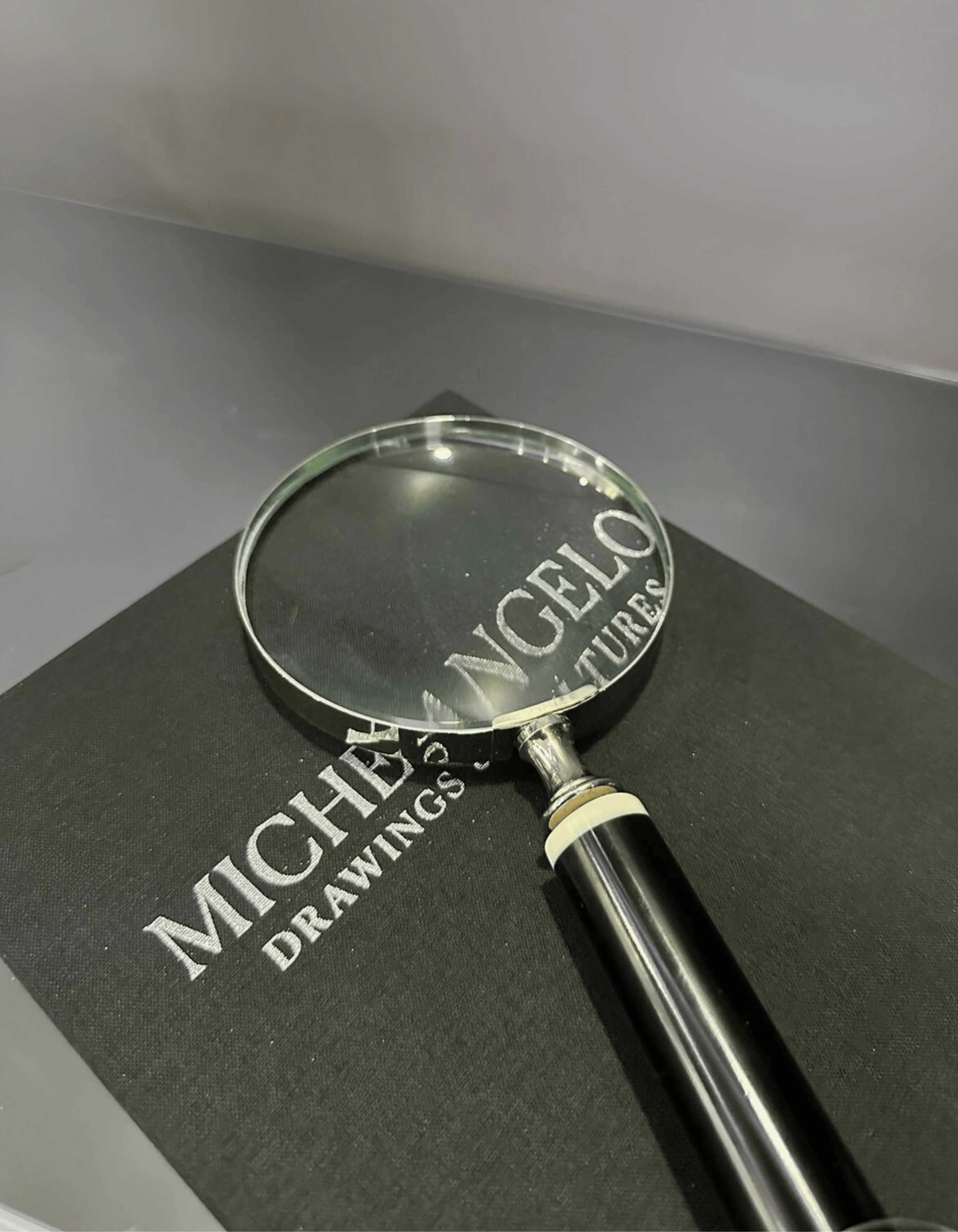 Kurukafa Detaylı Siyah Dekoratif Büyüteç