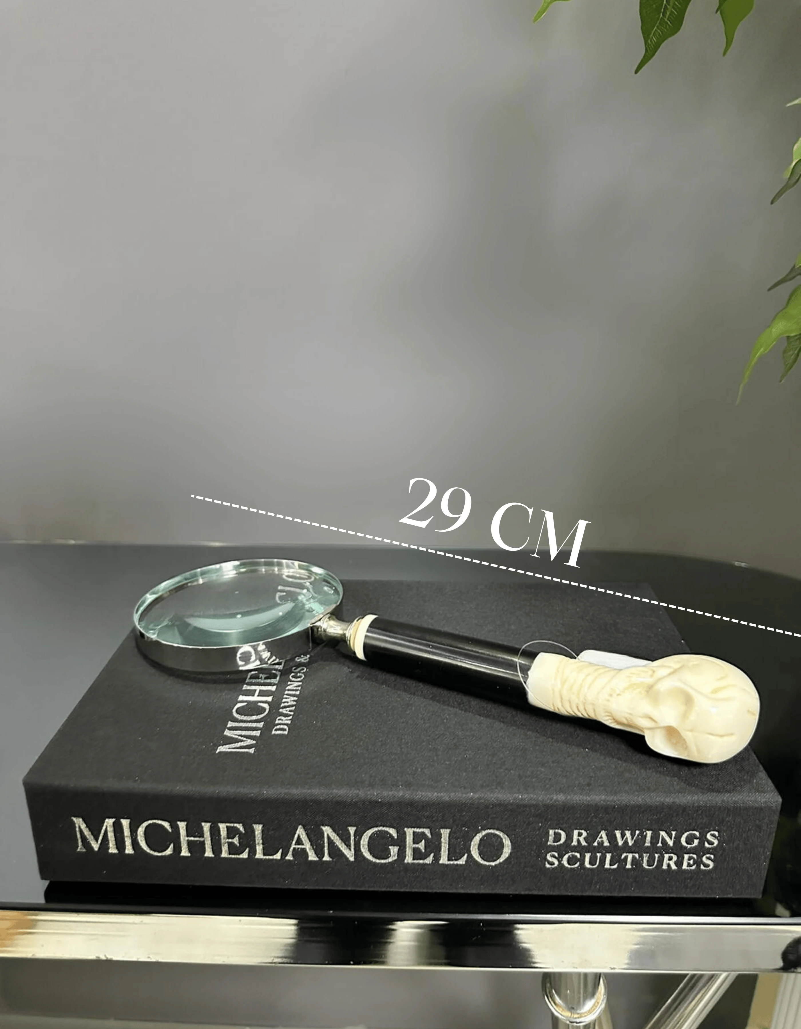 Kurukafa Detaylı Siyah Dekoratif Büyüteç