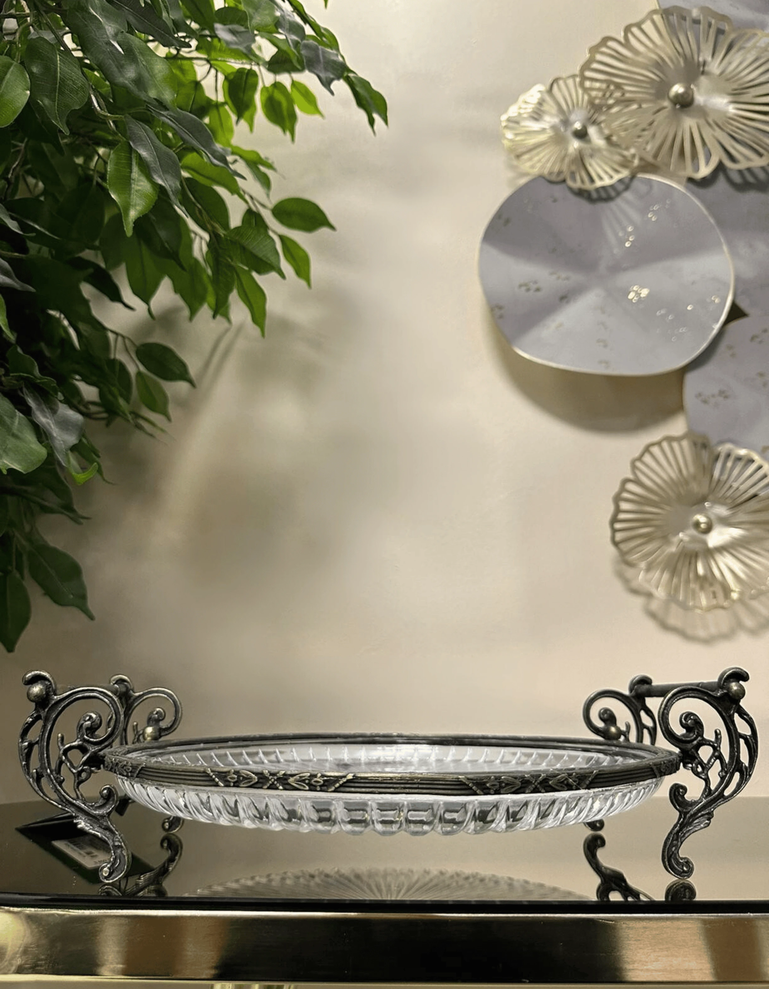 Döküm Metal Çerçeveli Kulplu Cam Sunum Yuvarlak Tabak