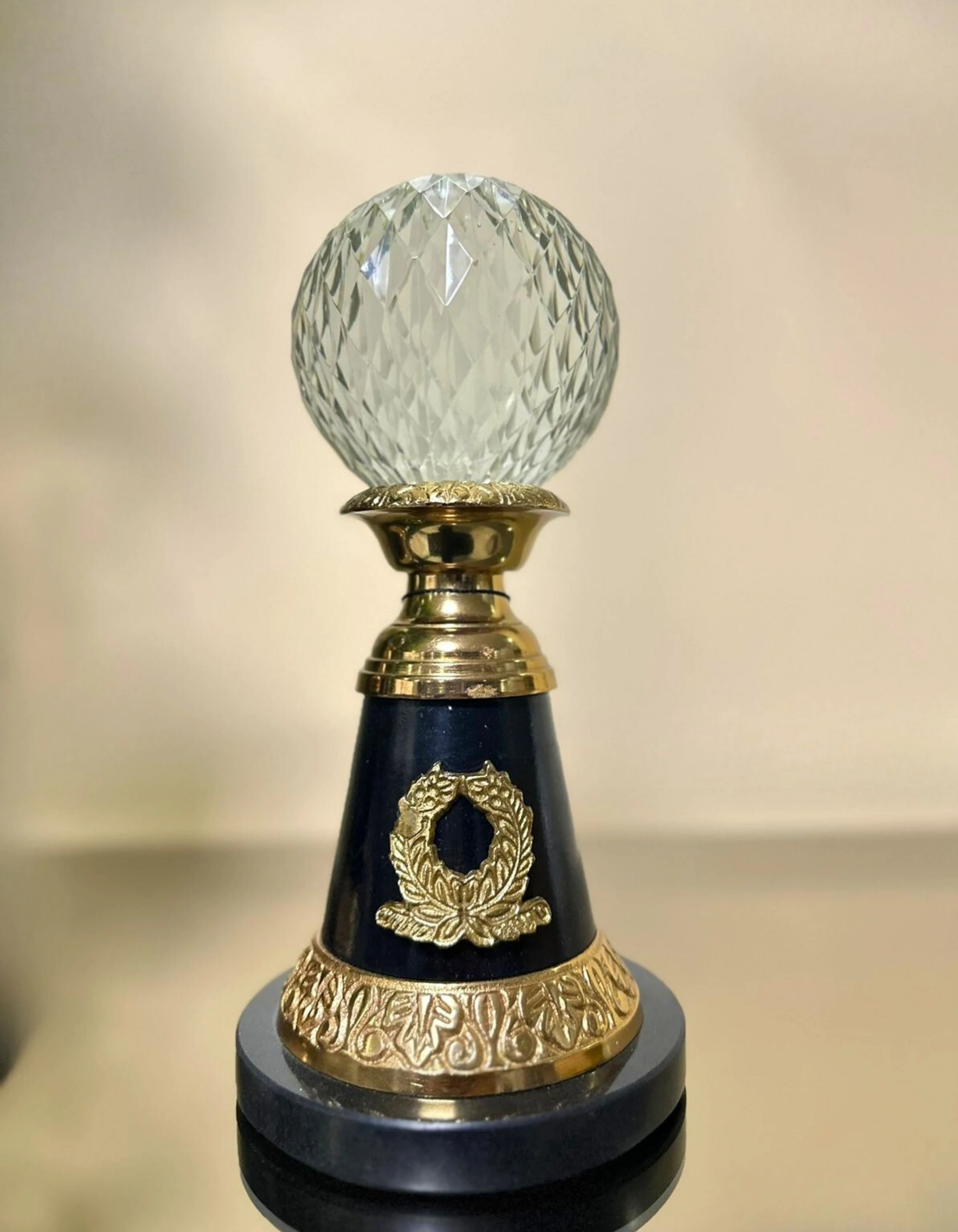 Siyah Mermer Kaideli Kesme Kristal Küreli 2'li Lüks Pirinç Dekor Seti