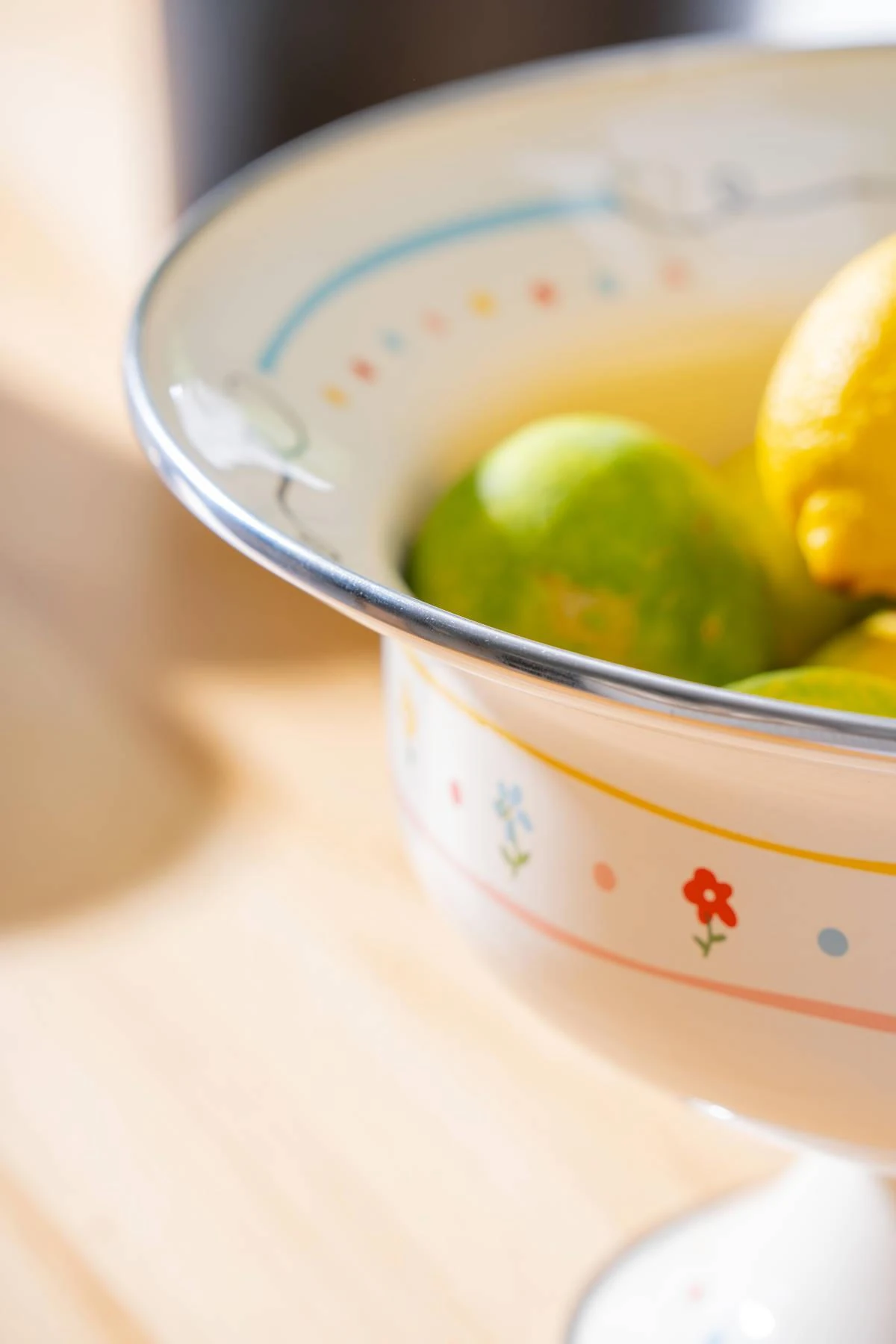 Made With Love Emaye Ayaklı Meyvelik - 28 cm