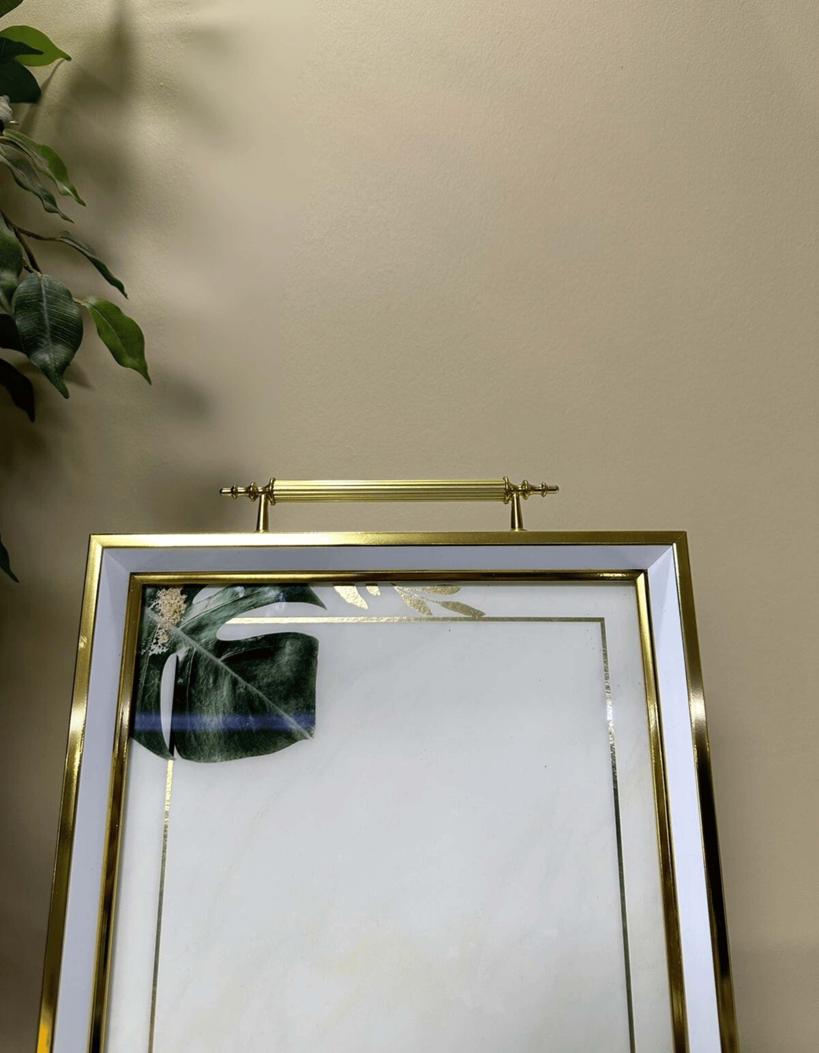 Botanic Frame – Altın Çerçeveli Cam Sunum Tepsisi